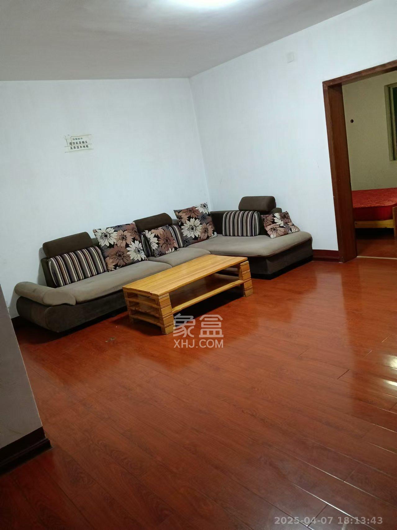 中南汽车世界 3室2厅1卫 1400.0元/月 中南汽车世界 3室2厅1卫 1400.0元/月室内图