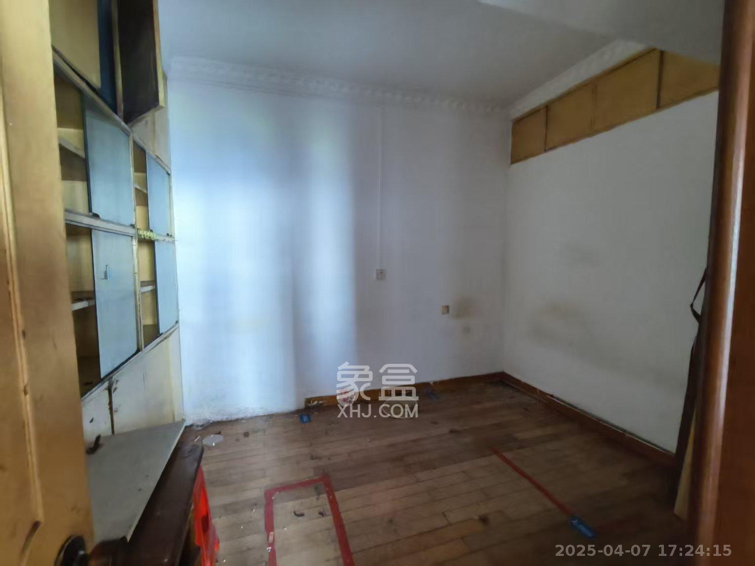 大众公寓(人人家宿舍) 3室1厅1卫 2000.0元/月 大众公寓(人人家宿舍) 3室1厅1卫 2000.0元/月室内图