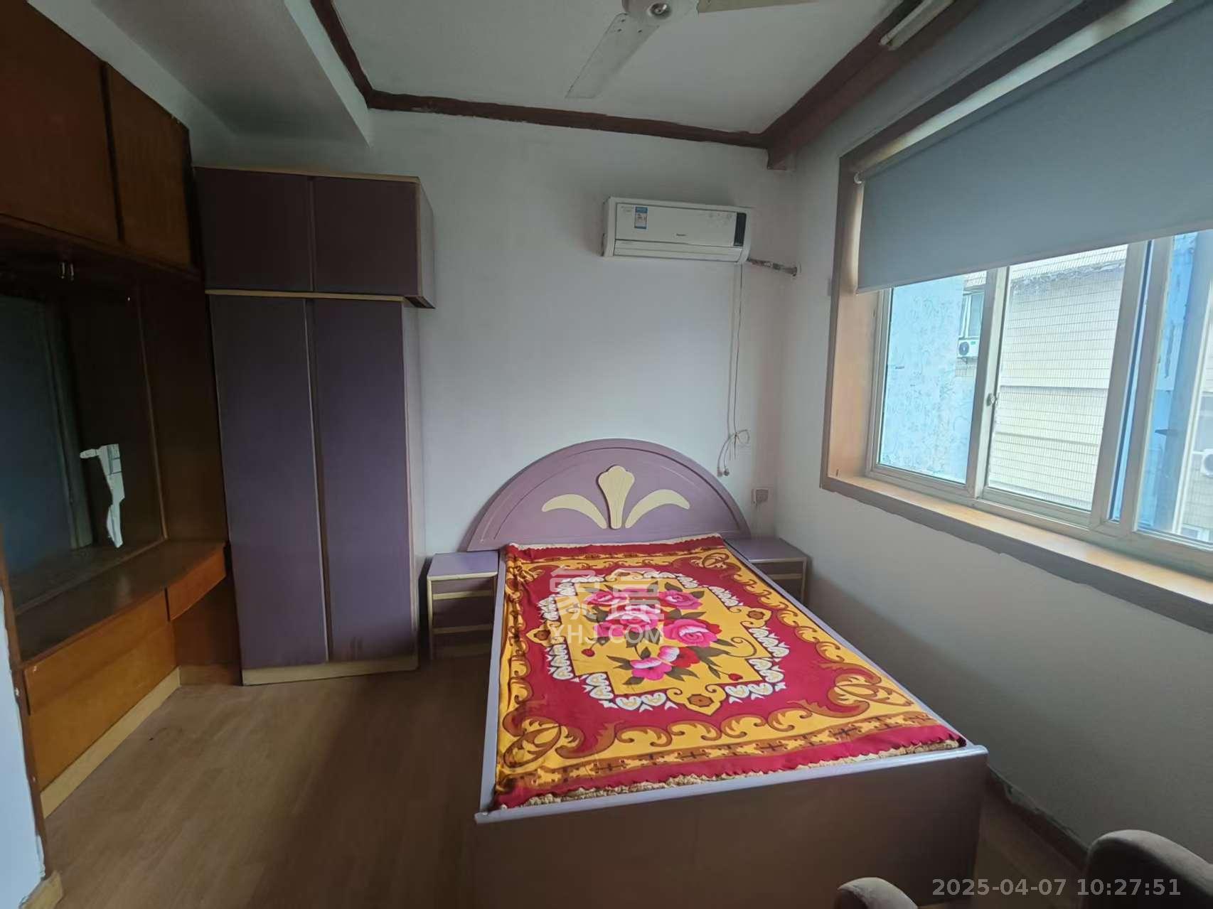 火车站邮政局宿舍 2室2厅1卫 1300.0元/月 火车站邮政局宿舍 2室2厅1卫 1300.0元/月室内图