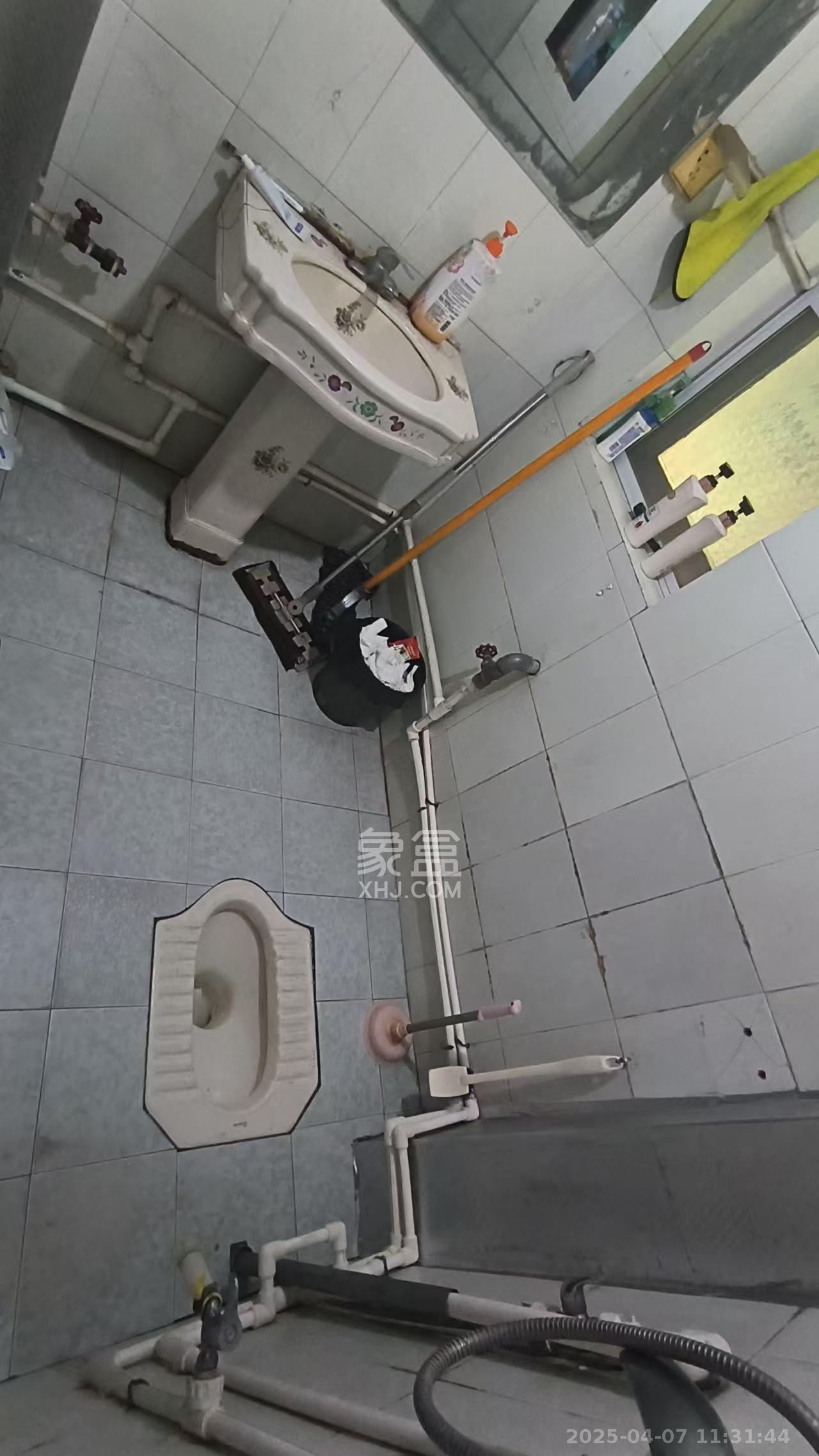 百善台小区  4室2厅1卫   700.00元/月室内图