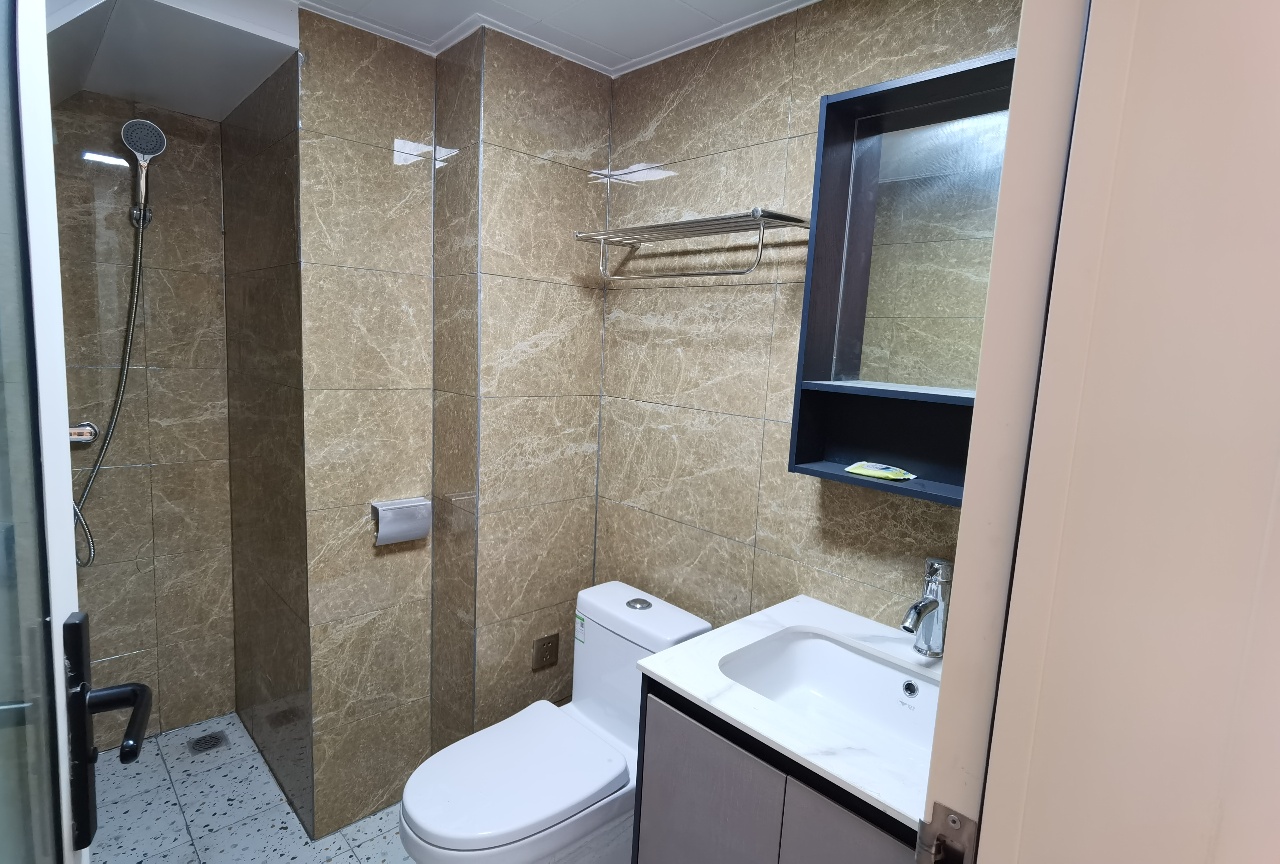 青春里 2室1厅1卫 1800.0元/月 青春里 2室1厅1卫 1800.0元/月室内图