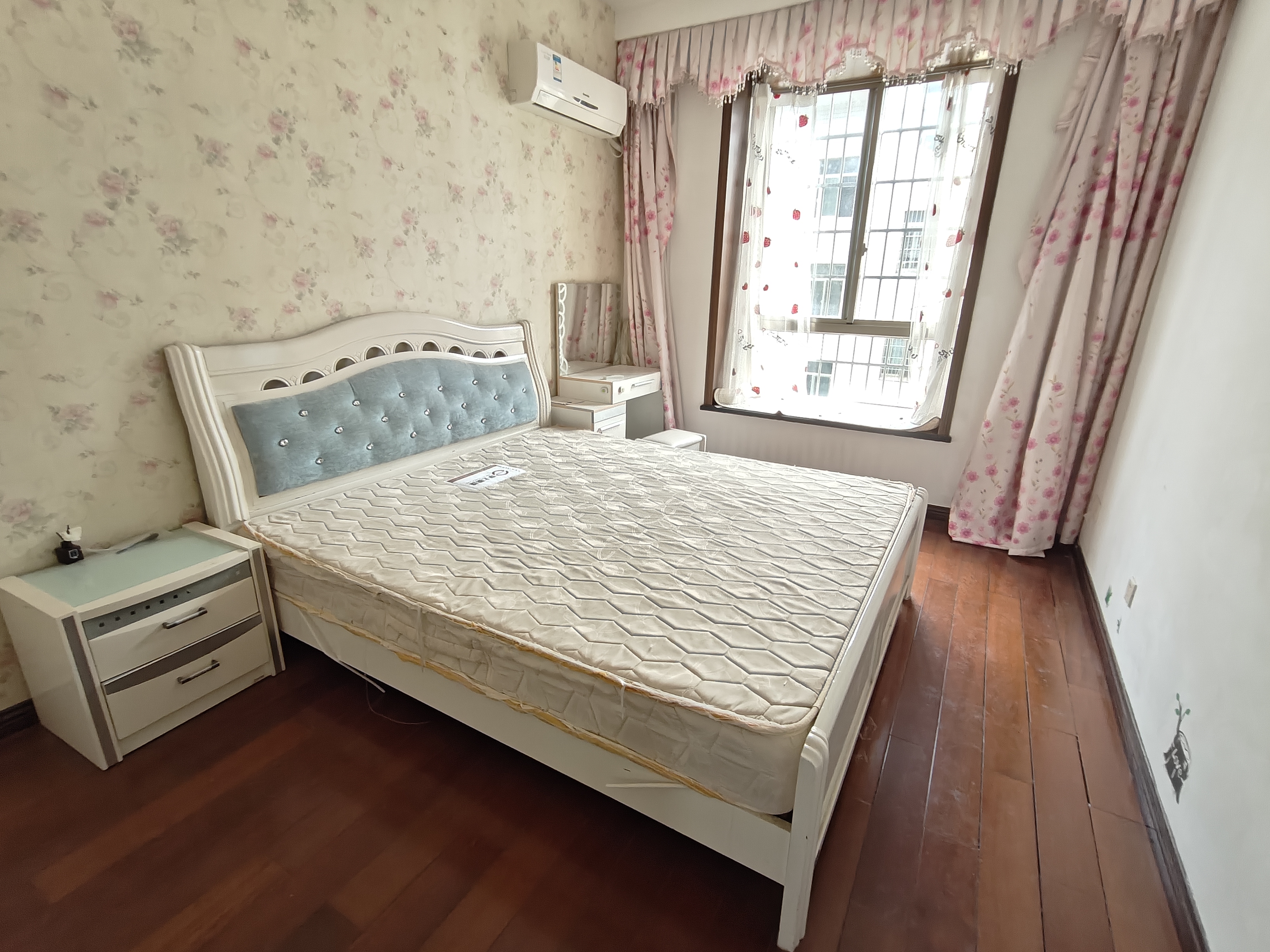 泽云佳园 3室2厅2卫 1700.0元/月 泽云佳园 3室2厅2卫 1700.0元/月室内图