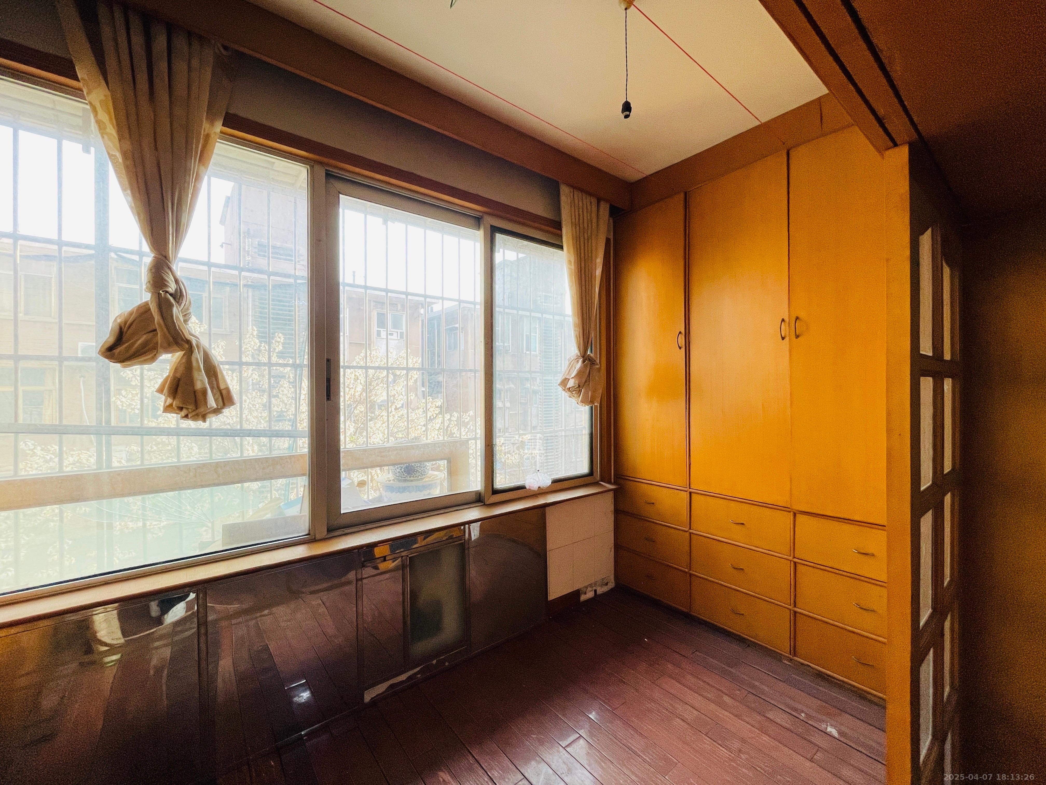 城投大厦  3室2厅2卫    2200.0元/月室内图