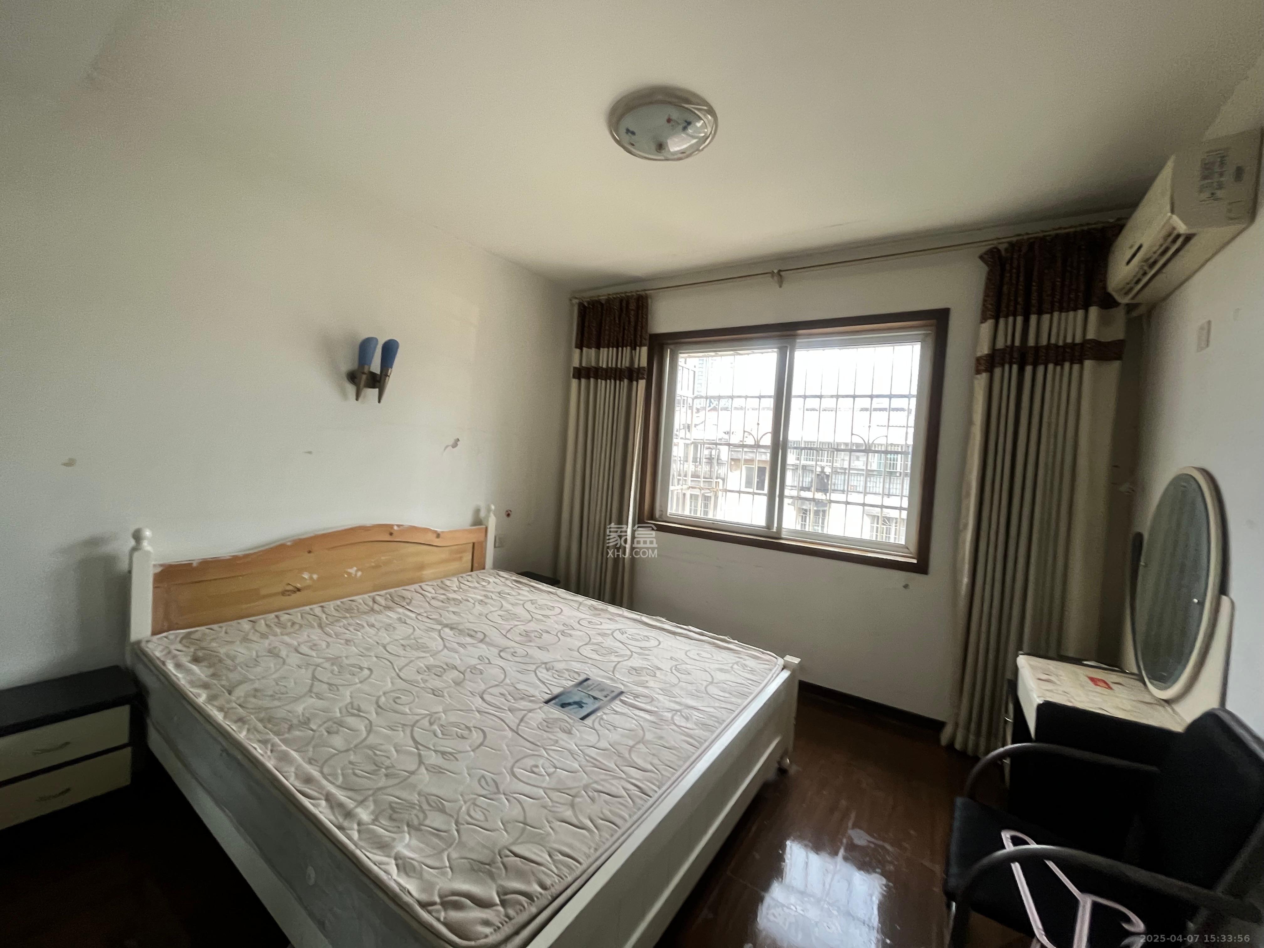 新桥小区 3室2厅1卫 1200.0元/月 新桥小区 3室2厅1卫 1200.0元/月室内图