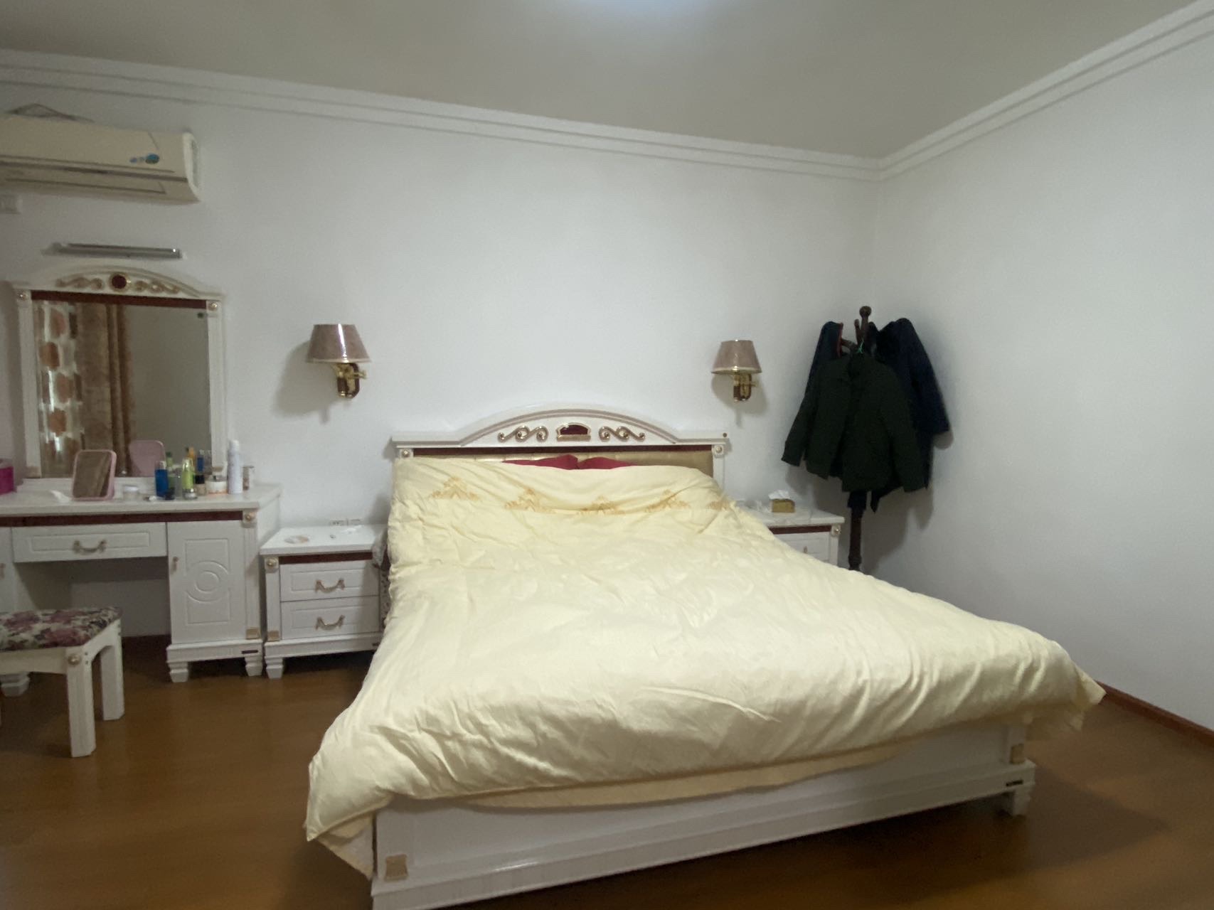 国税局家属院  4室2厅2卫    82.8万 国税局家属院  4室2厅2卫    82.8万客厅