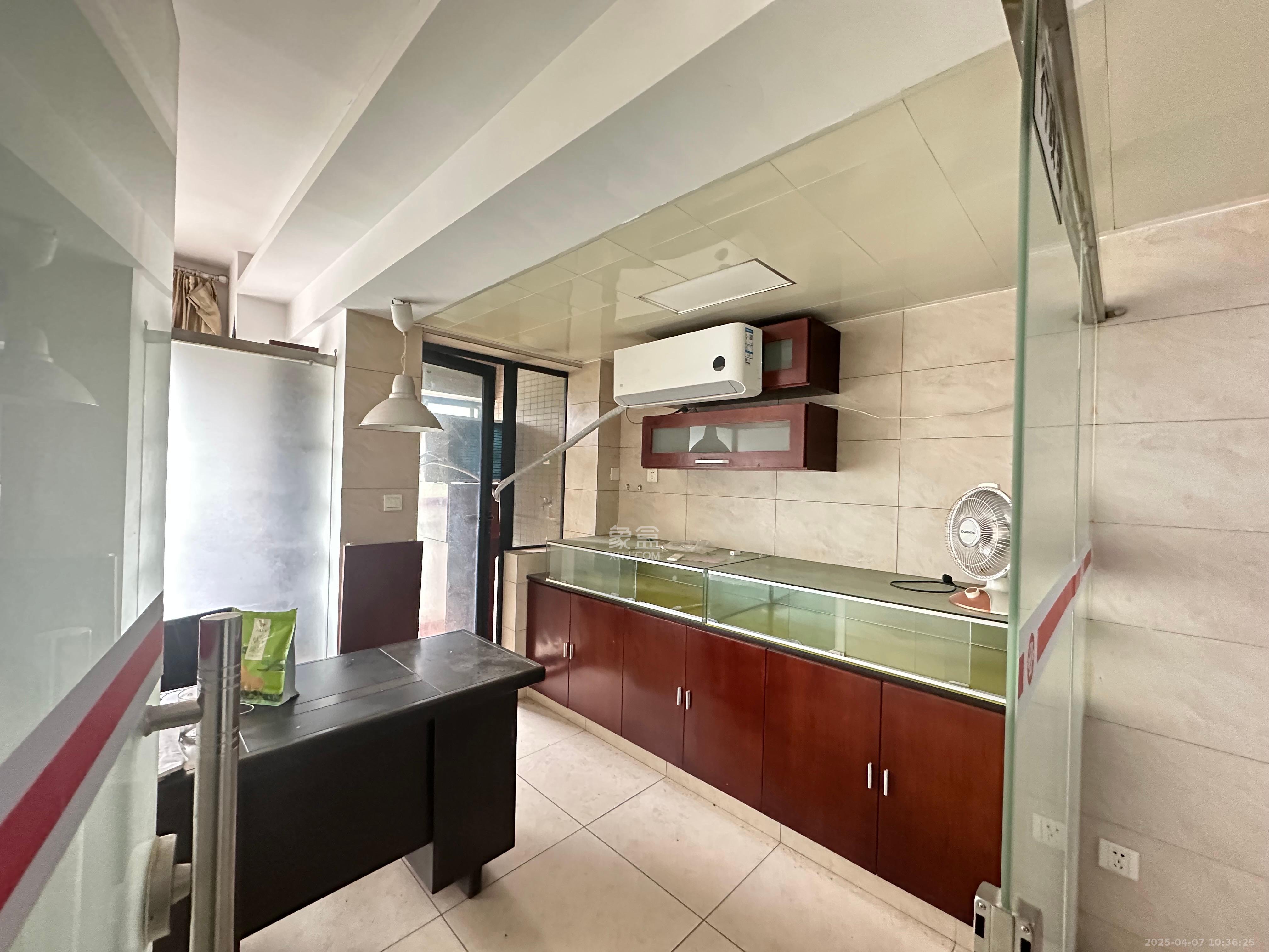 锦泰东环国际 2室1厅1卫 1800.0元/月 锦泰东环国际 2室1厅1卫 1800.0元/月室内图