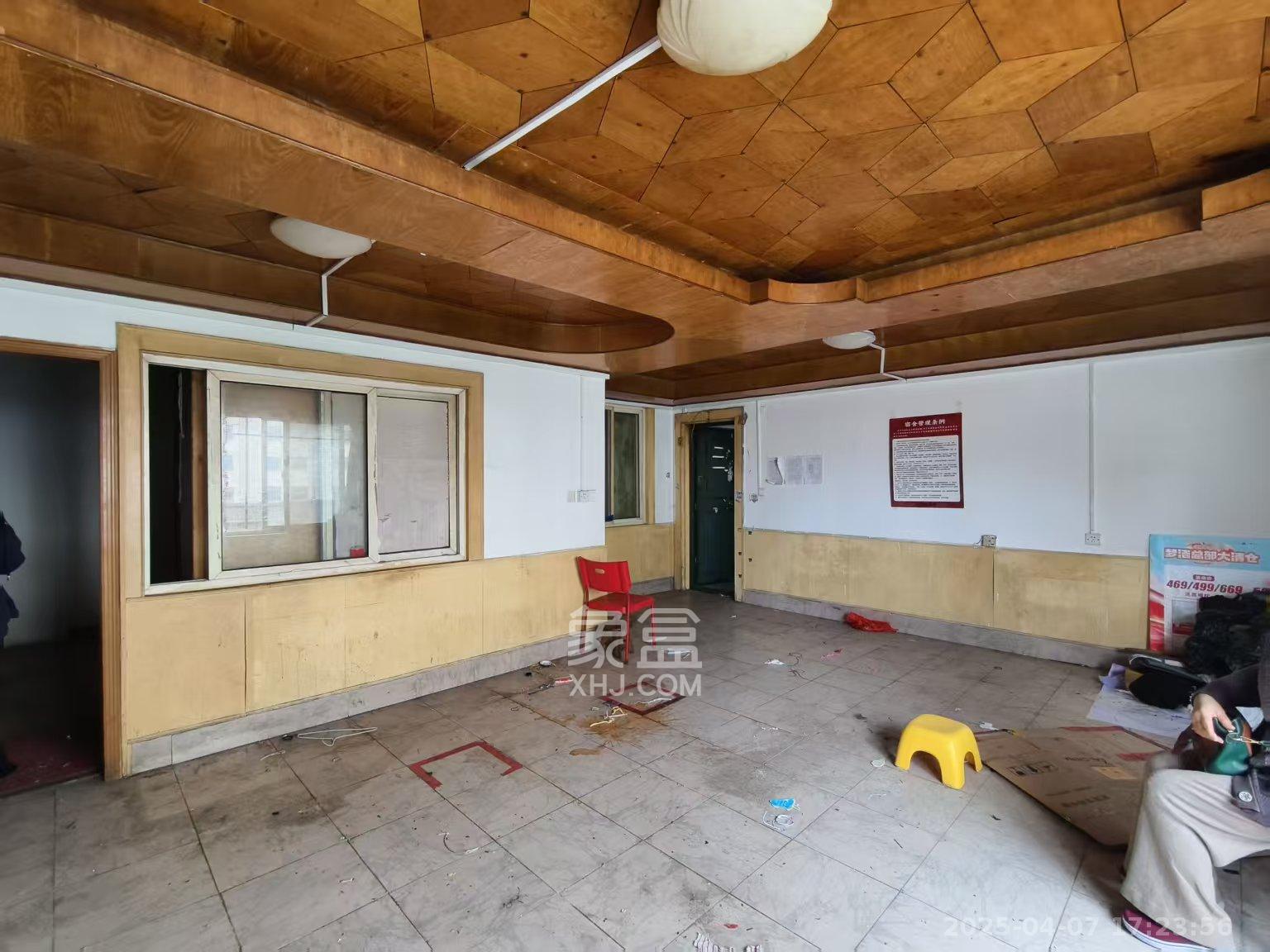 大众公寓(人人家宿舍) 3室1厅1卫 2000.0元/月 大众公寓(人人家宿舍) 3室1厅1卫 2000.0元/月室内图