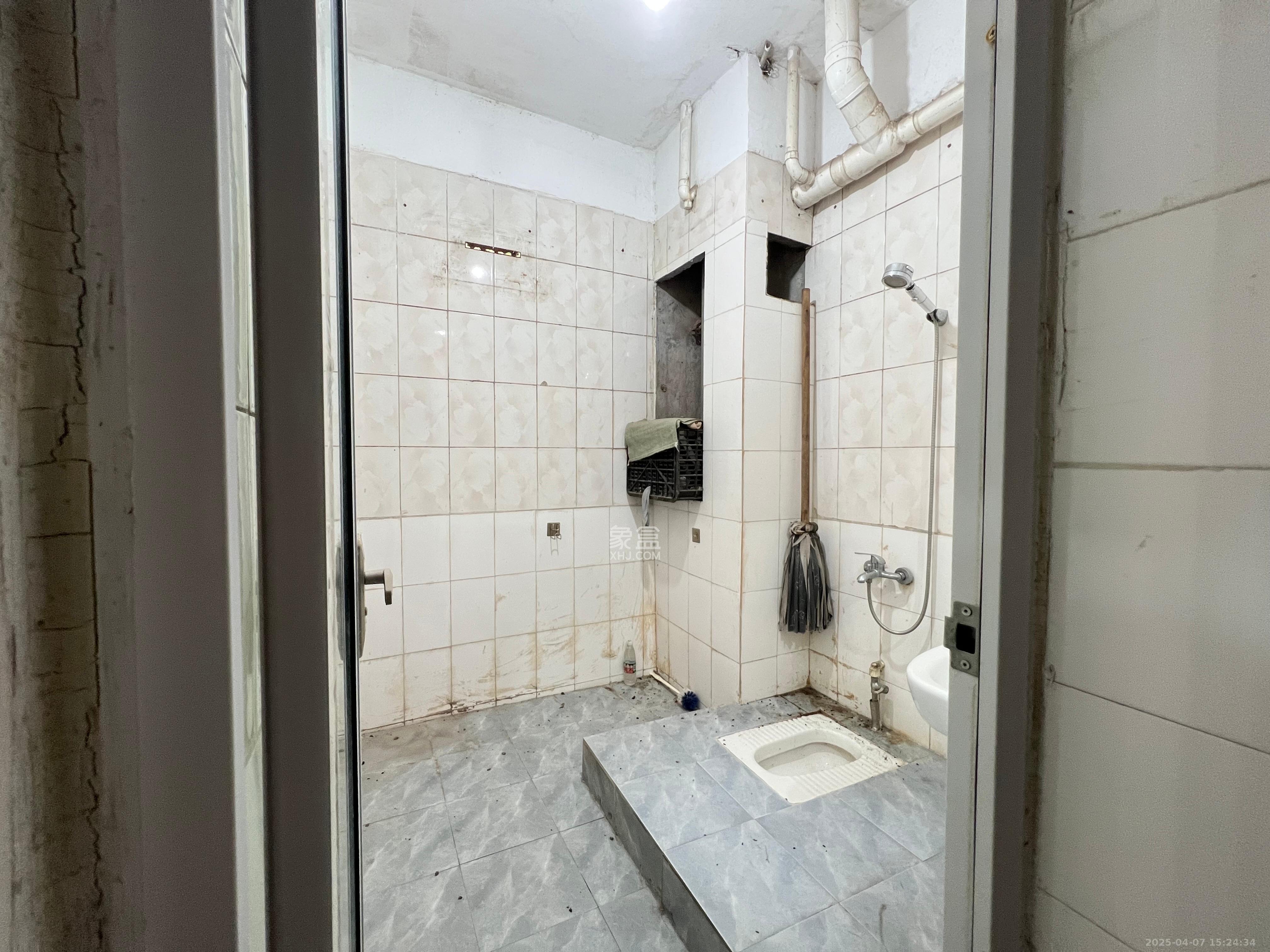 市建委宿舍 2室2厅1卫 2000.0元/月 市建委宿舍 2室2厅1卫 2000.0元/月室内图