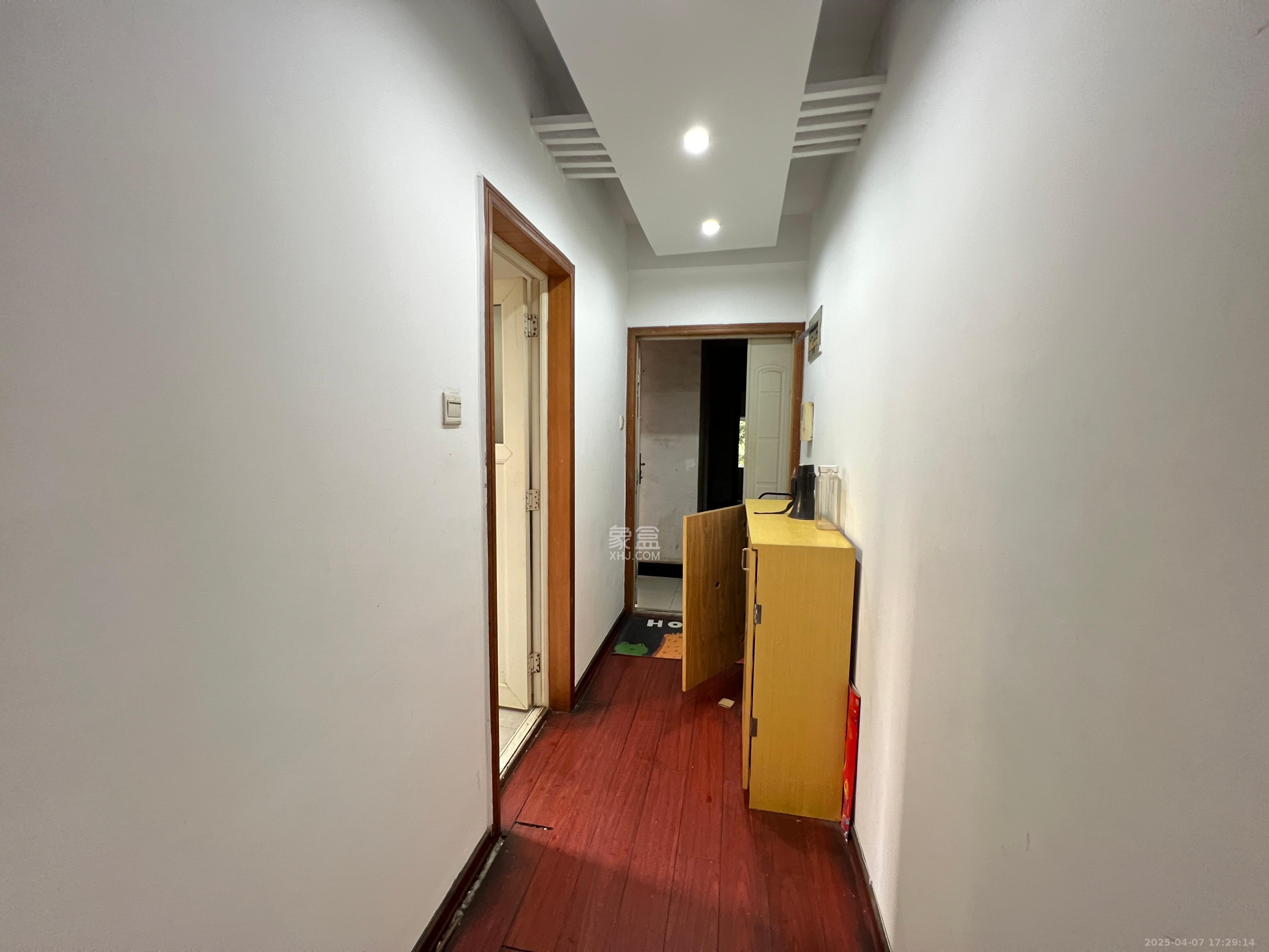 金碧文华  2室2厅1卫   2200.00元/月室内图