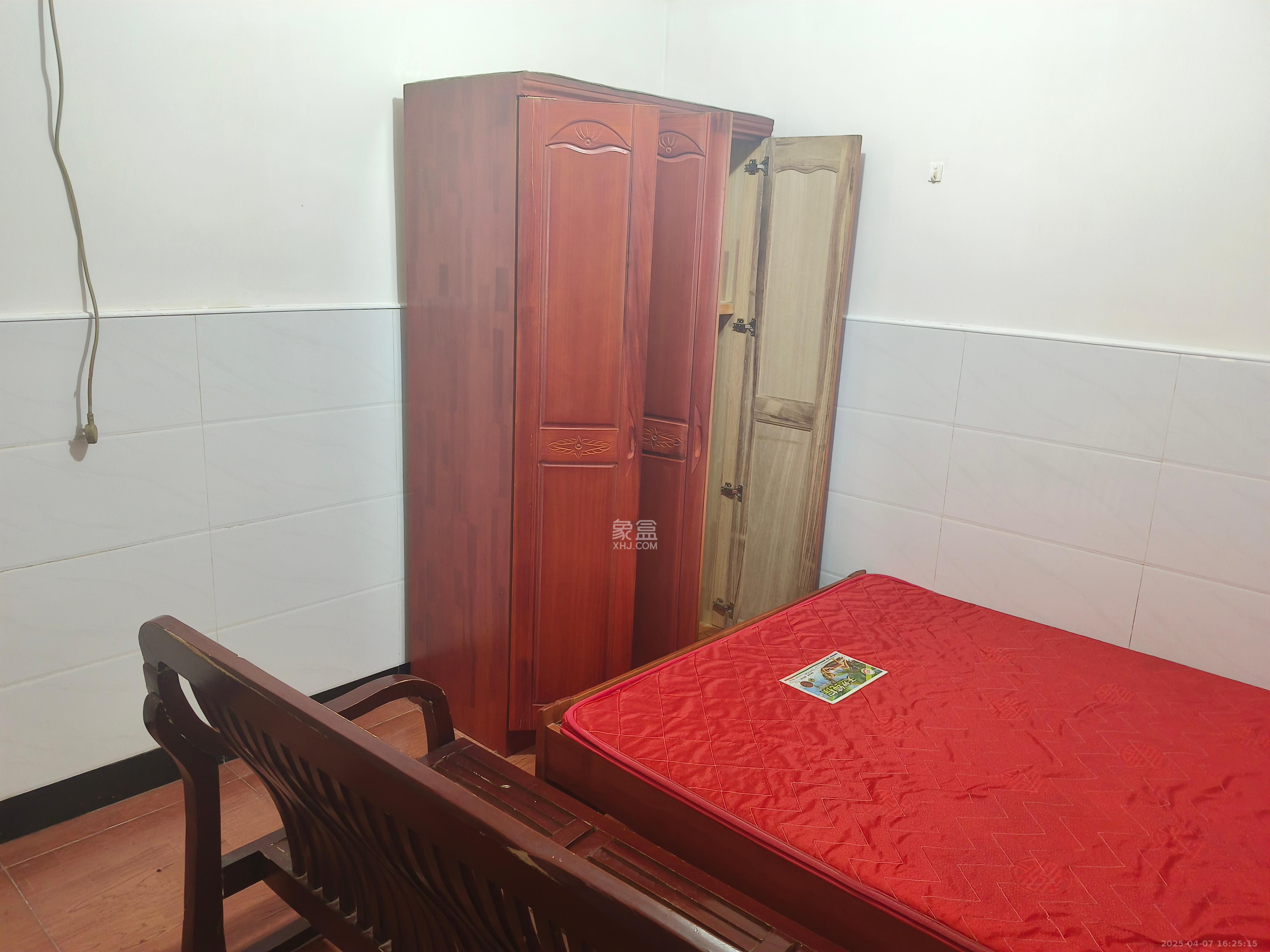 黄泥岭社区 1室1厅1卫 1100.0元/月 黄泥岭社区 1室1厅1卫 1100.0元/月室内图