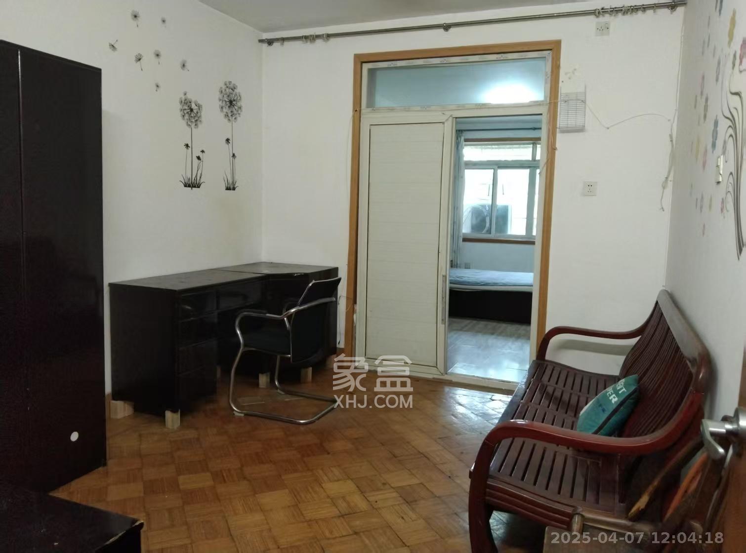 省建材机械厂宿舍 3室2厅1卫 1600.0元/月 省建材机械厂宿舍 3室2厅1卫 1600.0元/月室内图