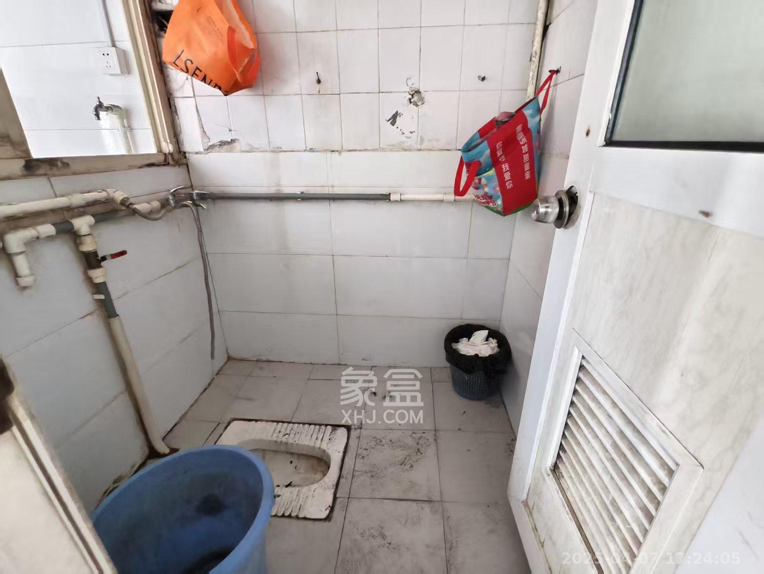 大众公寓(人人家宿舍) 3室1厅1卫 2000.0元/月 大众公寓(人人家宿舍) 3室1厅1卫 2000.0元/月室内图