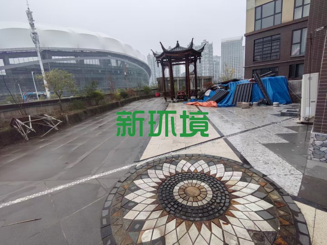 丽景天下二期  5室2厅2卫   205.00万客厅