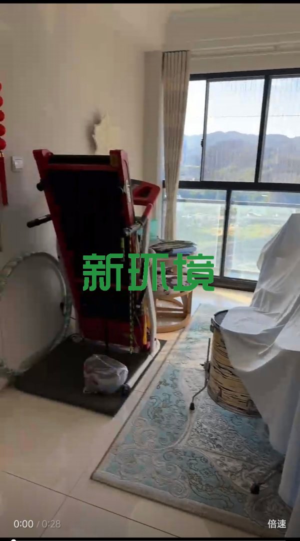 锦绣边城  4室2厅2卫   81.00万客厅