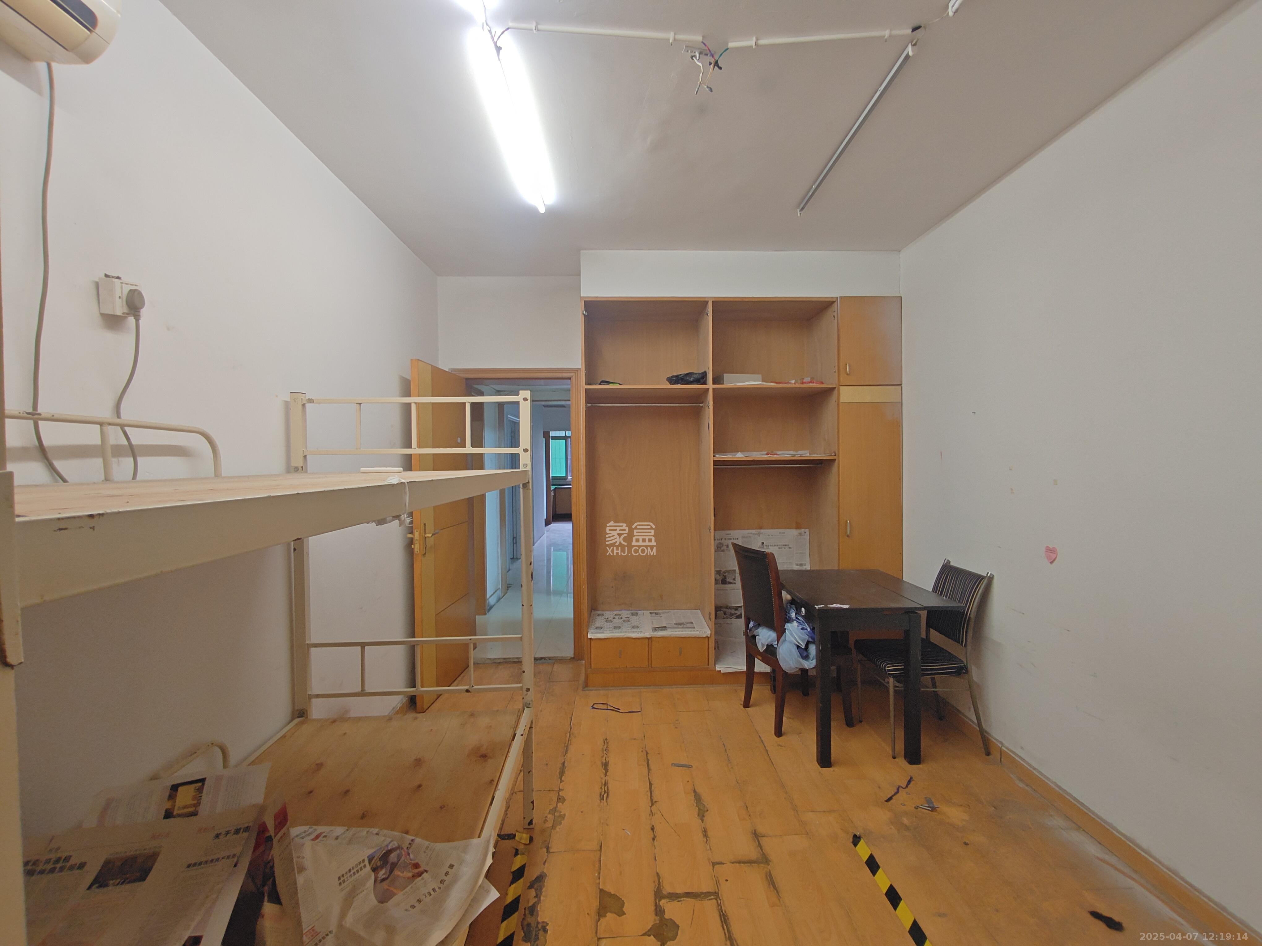 虹嘉花园(虹嘉园小区) 3室2厅2卫 2700.0元/月 虹嘉花园(虹嘉园小区) 3室2厅2卫 2700.0元/月室内图