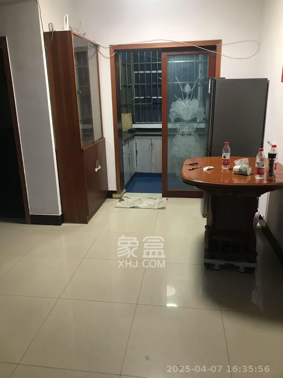 中江丽晶苑  1室2厅1卫   1900.00元/月
