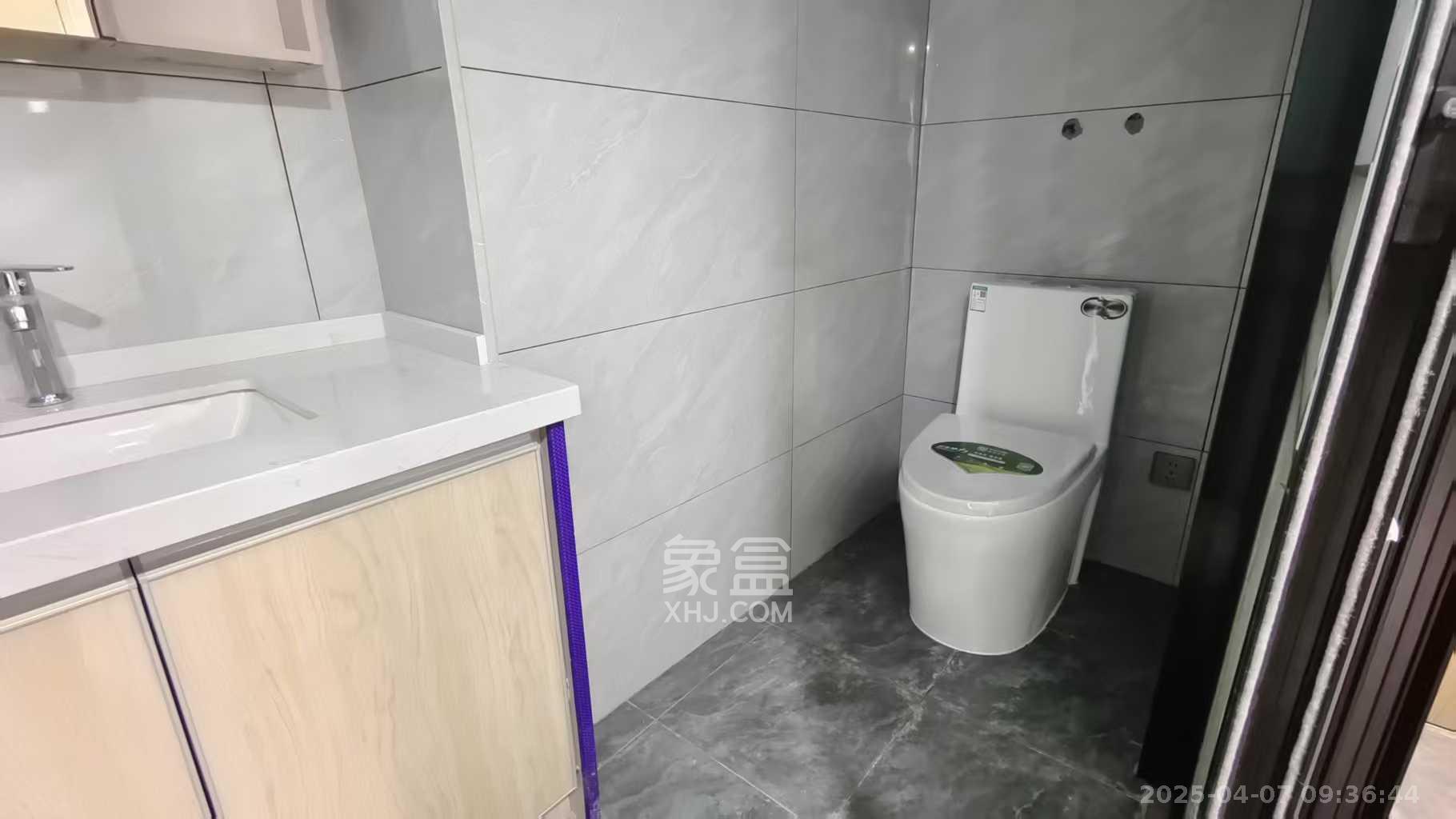 福晟翡翠湾  2室2厅1卫   2400.00元/月室内图