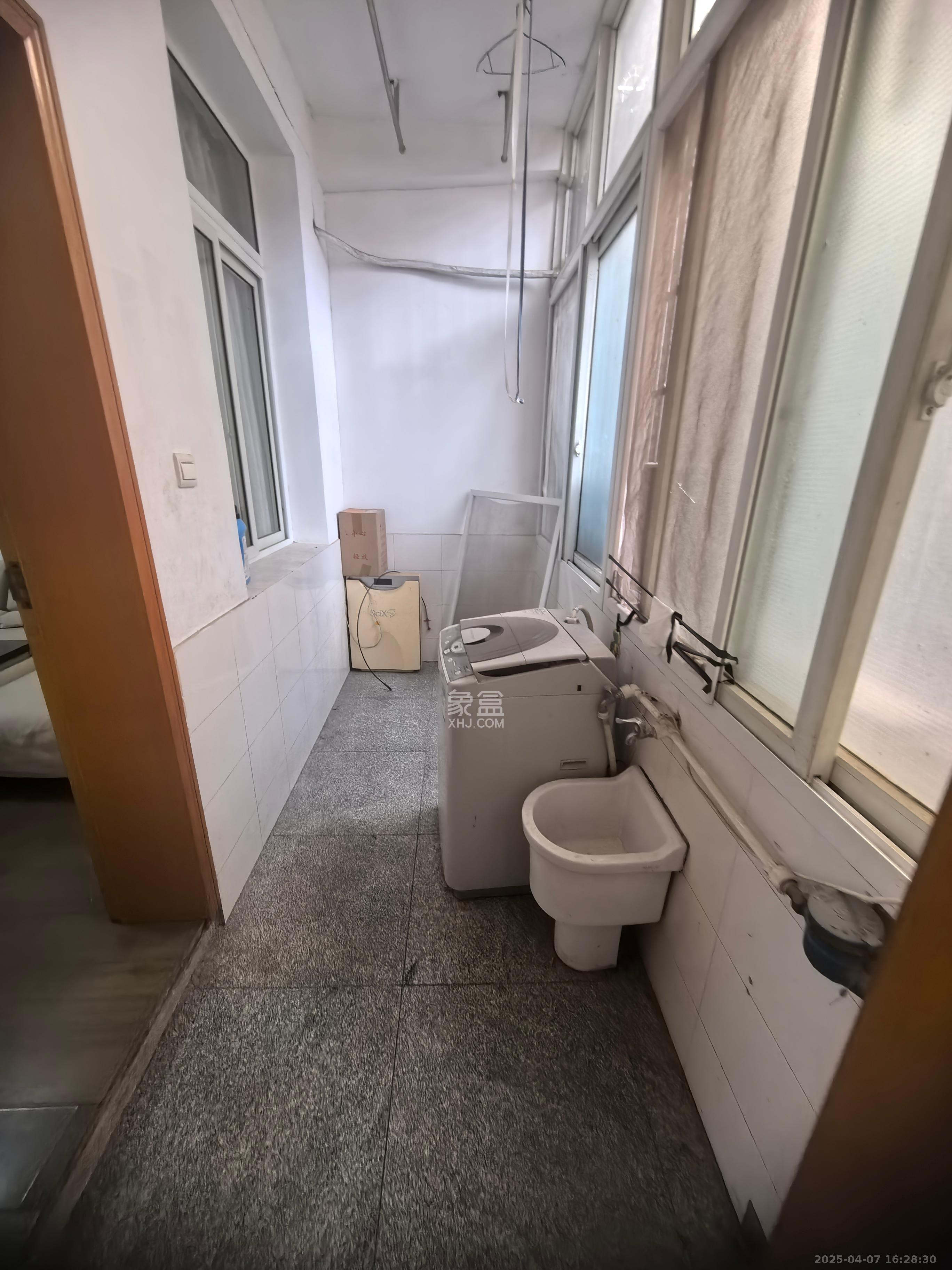 省政府机关二院 2室2厅1卫 2600.0元/月 省政府机关二院 2室2厅1卫 2600.0元/月室内图