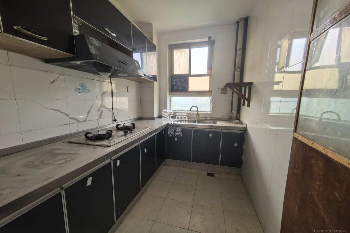 龙吉湾小区(龙瑞尚苑) 3室2厅1卫 1600.0元/月 龙吉湾小区(龙瑞尚苑) 3室2厅1卫 1600.0元/月室内图