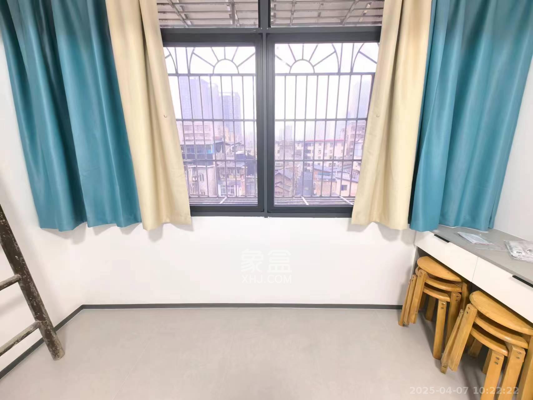 明德宿舍崇文楼(泰安小院) 3室2厅1卫 3200.0元/月 明德宿舍崇文楼(泰安小院) 3室2厅1卫 3200.0元/月室内图