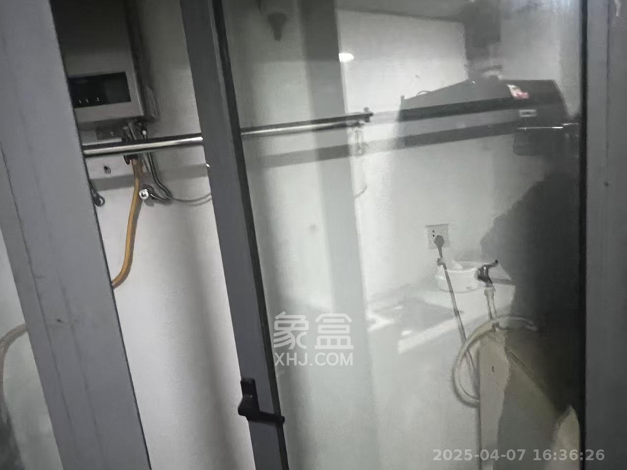三万英尺  1室1厅1卫   1700.00元/月室内图