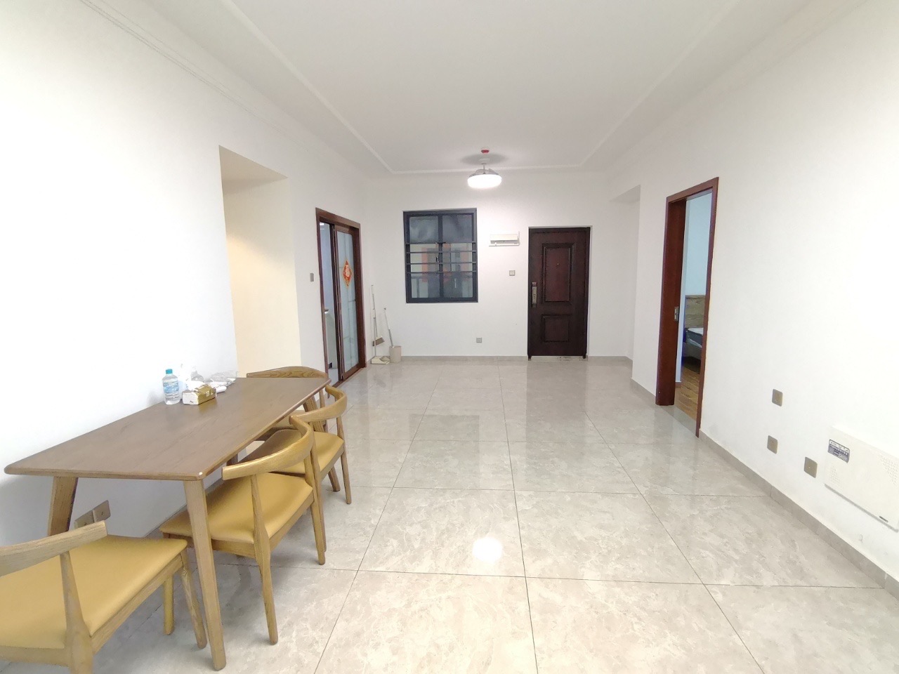 星华海岸城三期 3室2厅2卫 172.0万 星华海岸城三期 3室2厅2卫 172.0万客厅