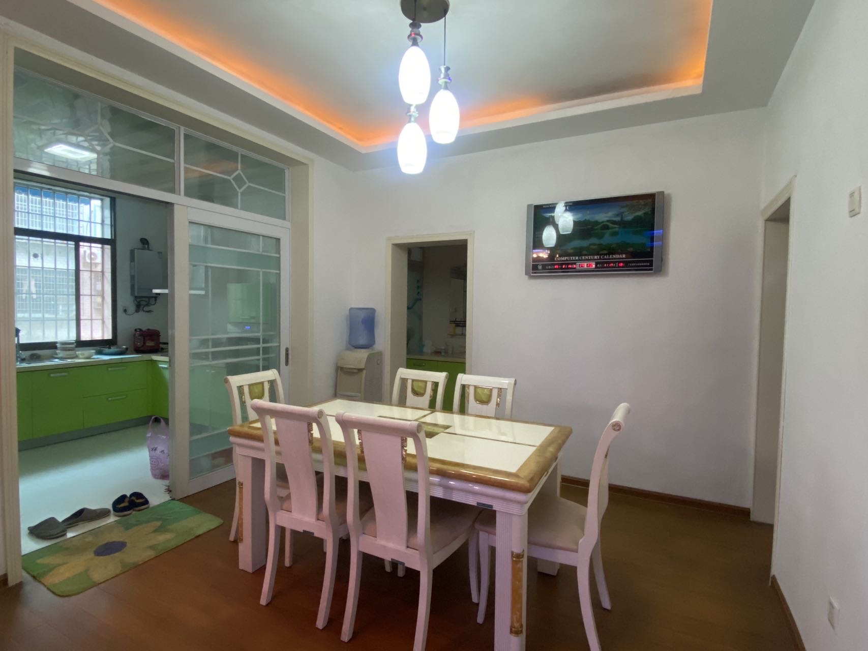 国税局家属院  4室2厅2卫    82.8万 国税局家属院  4室2厅2卫    82.8万客厅