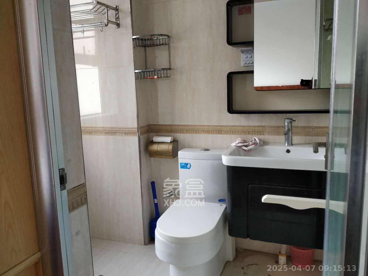 莱茵城  3室2厅2卫   2400.00元/月室内图