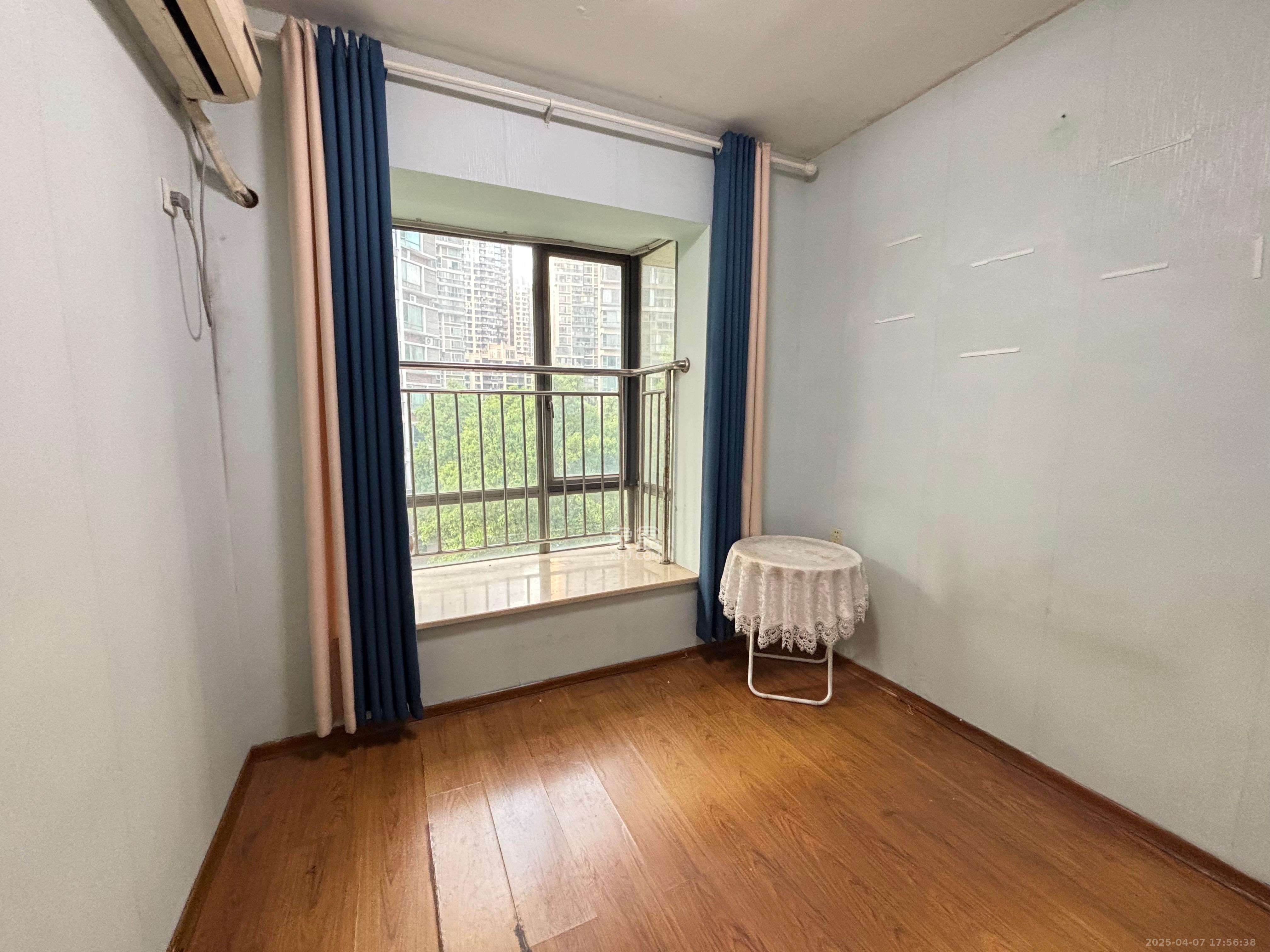 新城新世界一二三期 2室2厅1卫 2500.0元/月 新城新世界一二三期 2室2厅1卫 2500.0元/月室内图