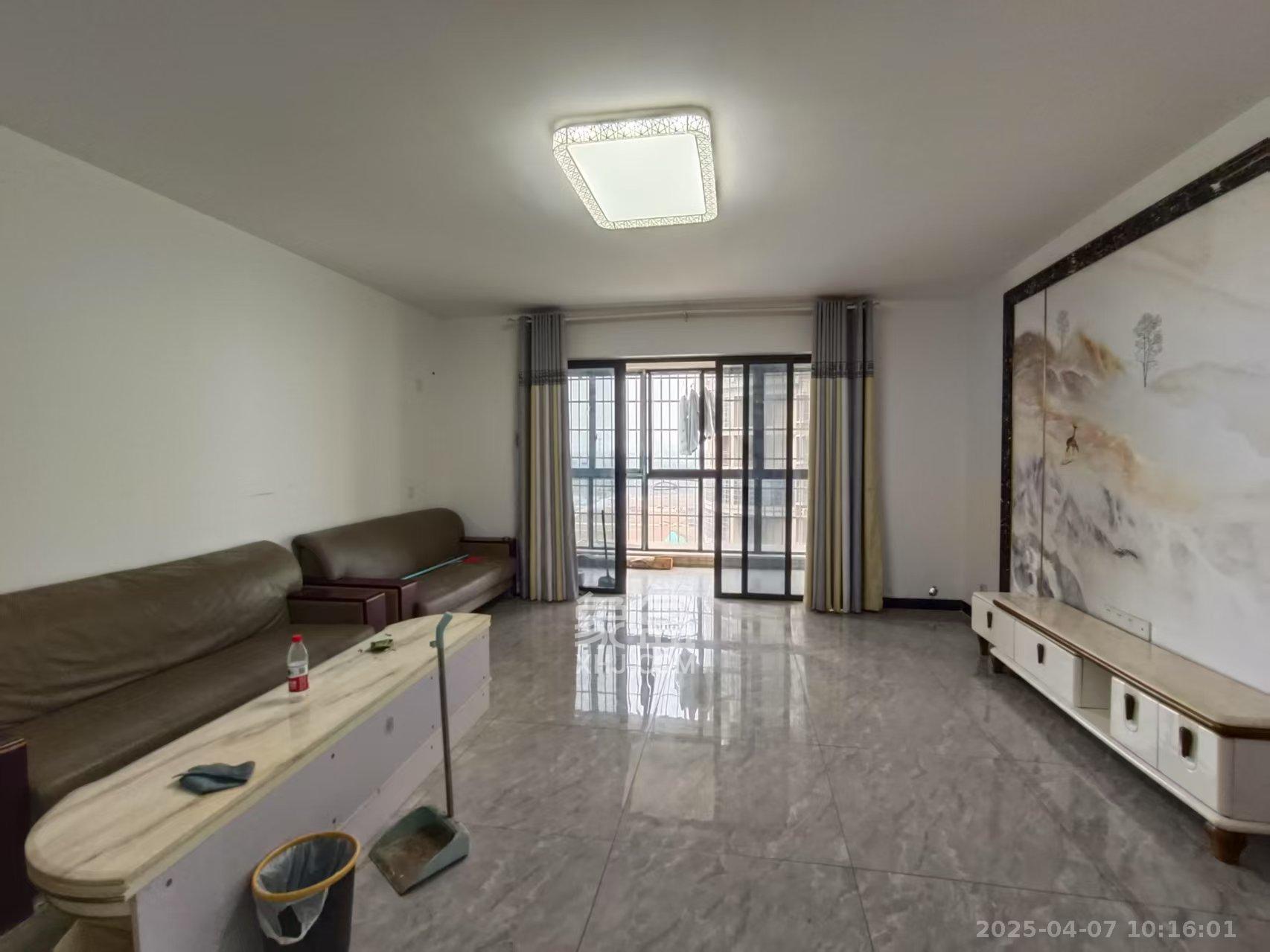 幸福庄园  6室2厅3卫    2600.0元/月 幸福庄园  6室2厅3卫    2600.0元/月