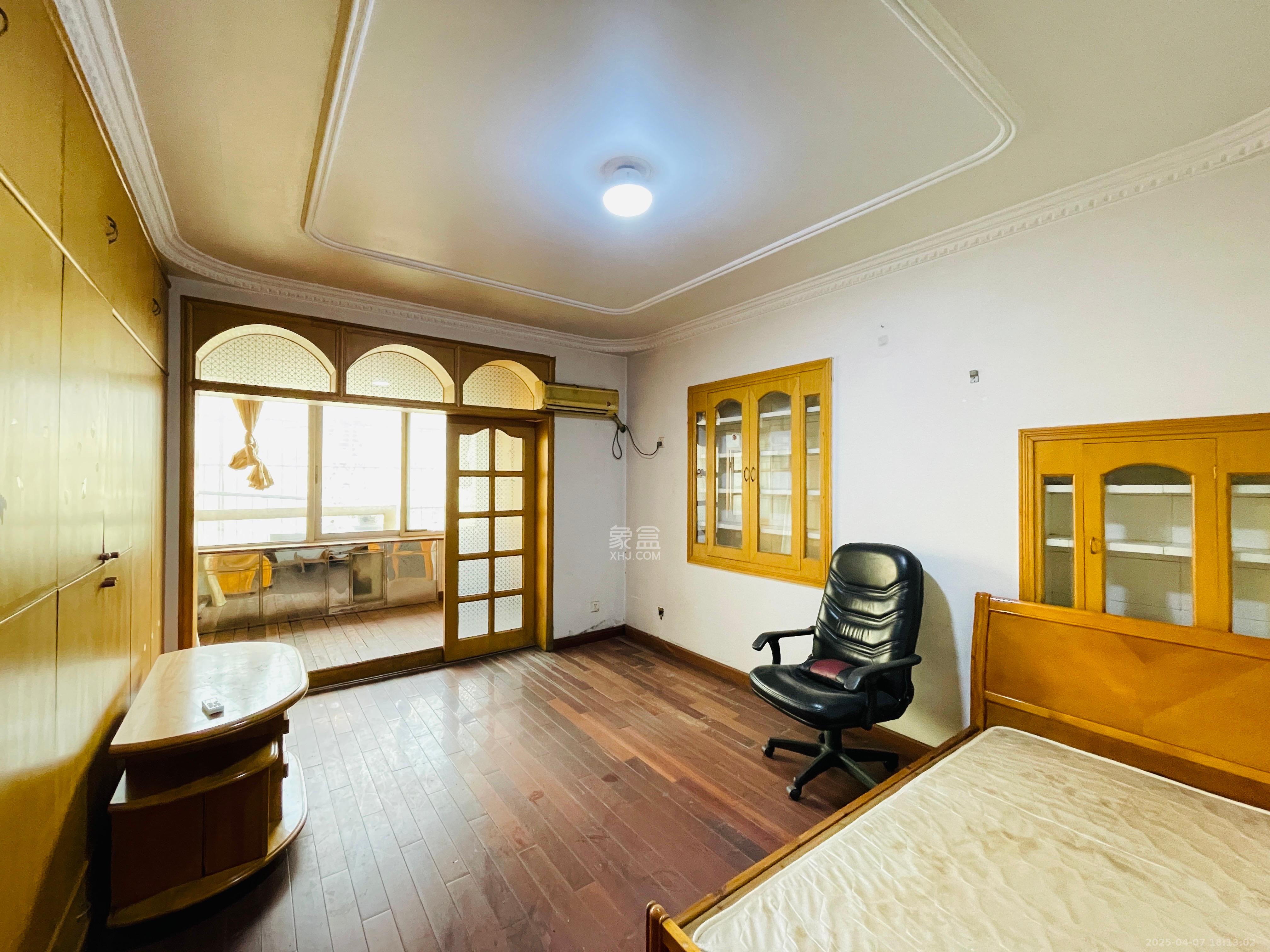 城投大厦  3室2厅2卫    2200.0元/月室内图