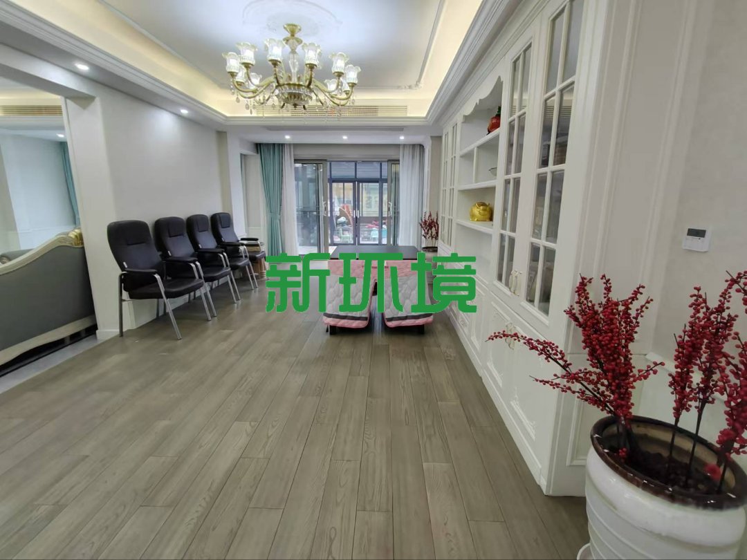 丽景天下二期  5室2厅2卫   205.00万客厅