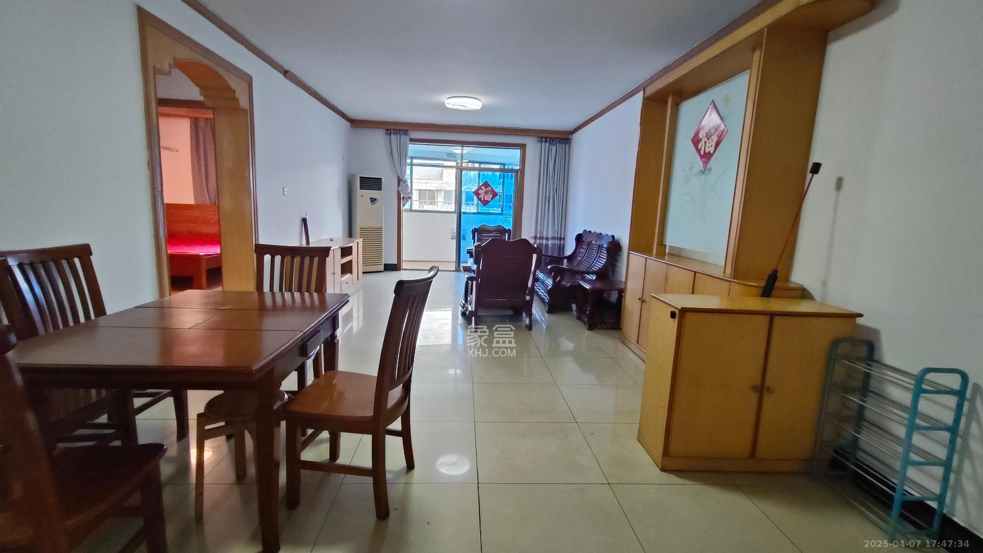 科教新村  2室2厅1卫   2200.00元/月室内图