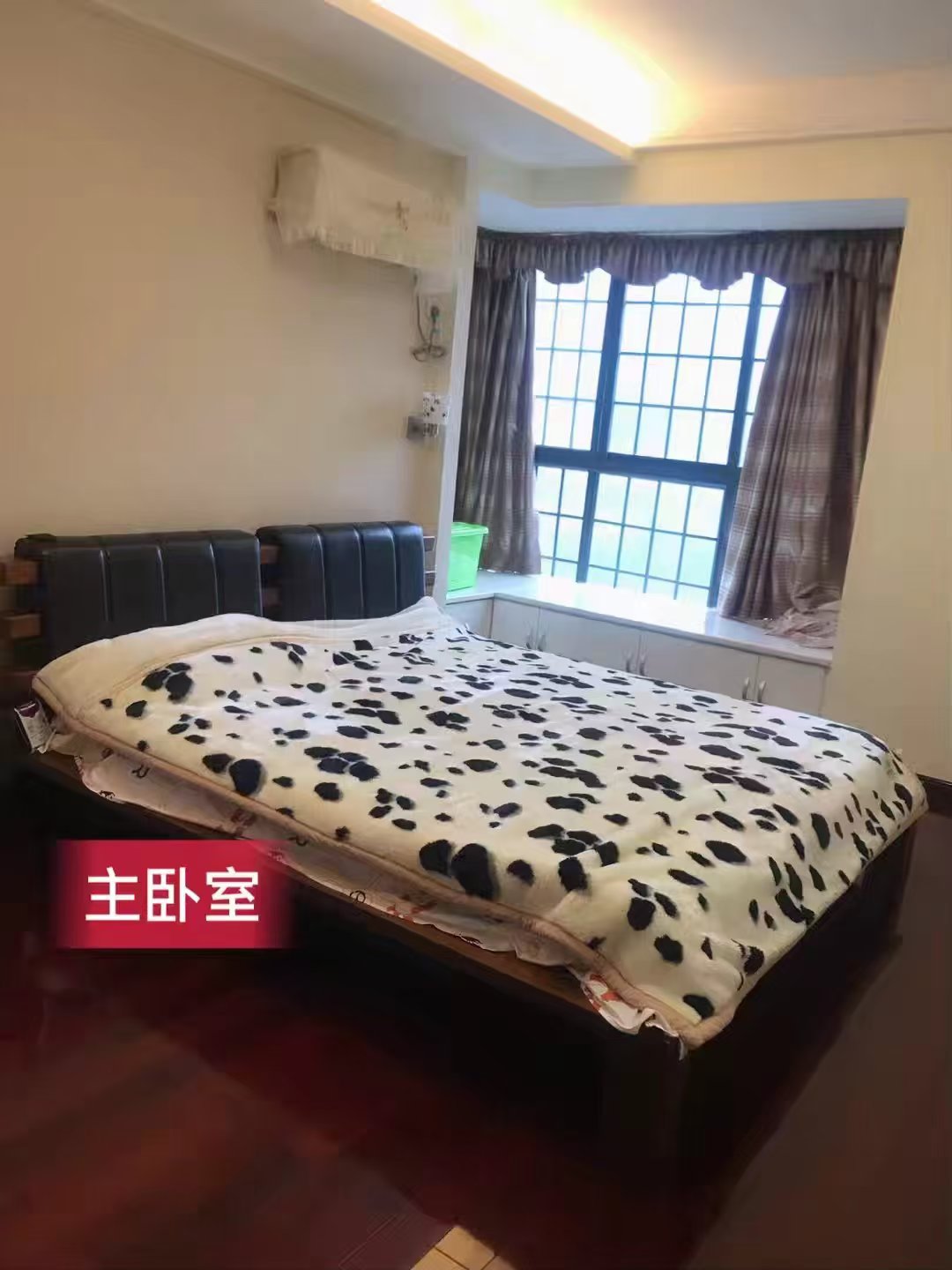 逸臣桃源  3室2厅2卫   82.00万卧室