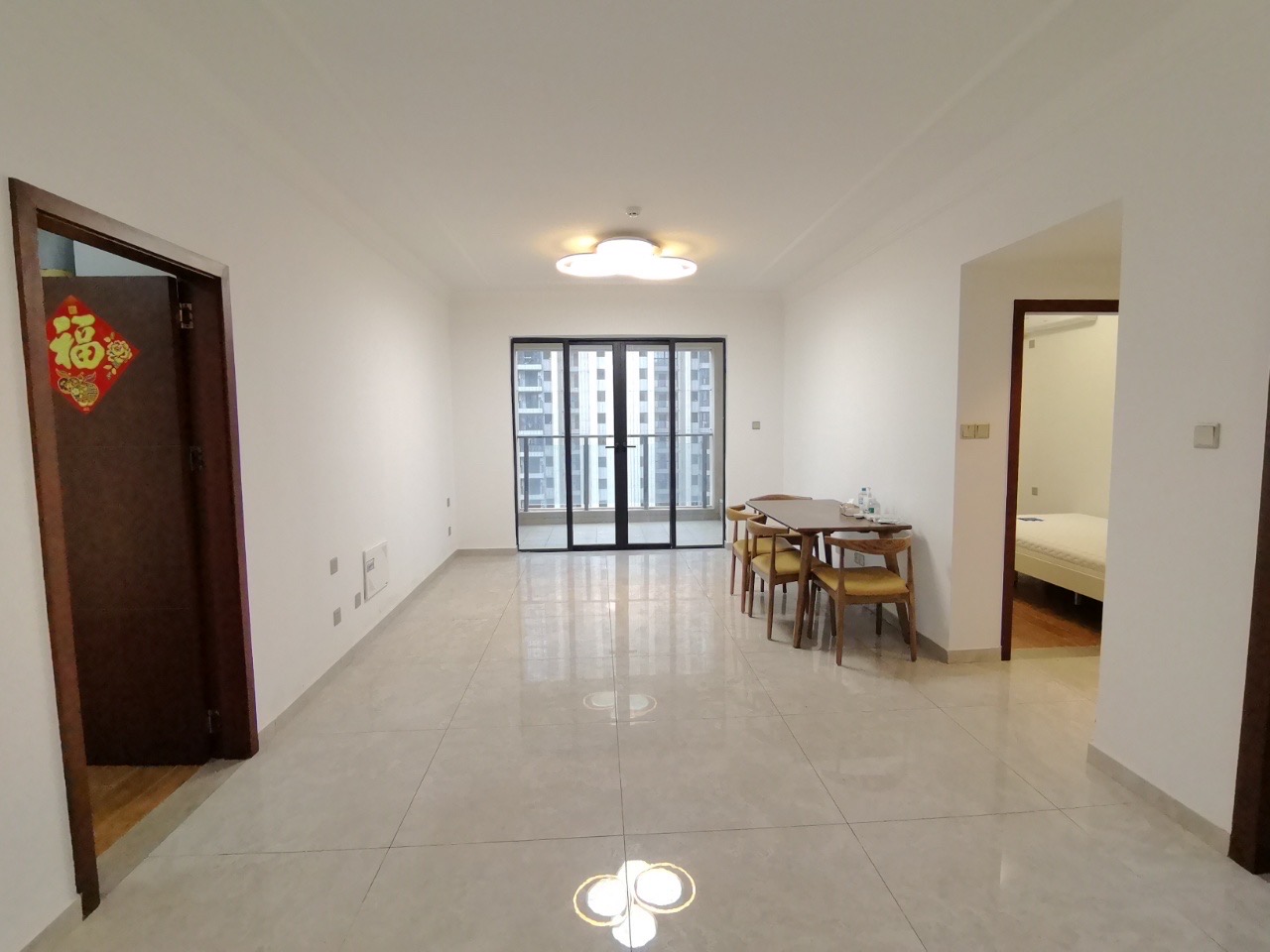 星华海岸城三期 3室2厅2卫 172.0万 星华海岸城三期 3室2厅2卫 172.0万客厅