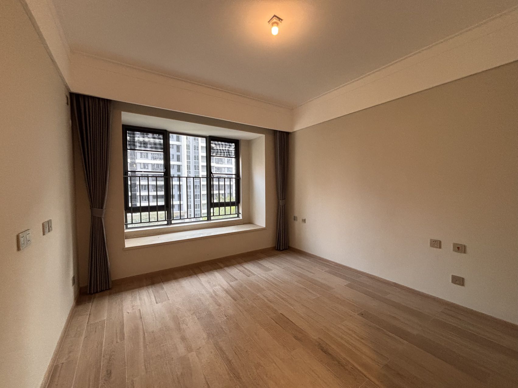 大华锦绣海岸四期  3室2厅2卫    199.0万 大华锦绣海岸四期  3室2厅2卫    199.0万室内图