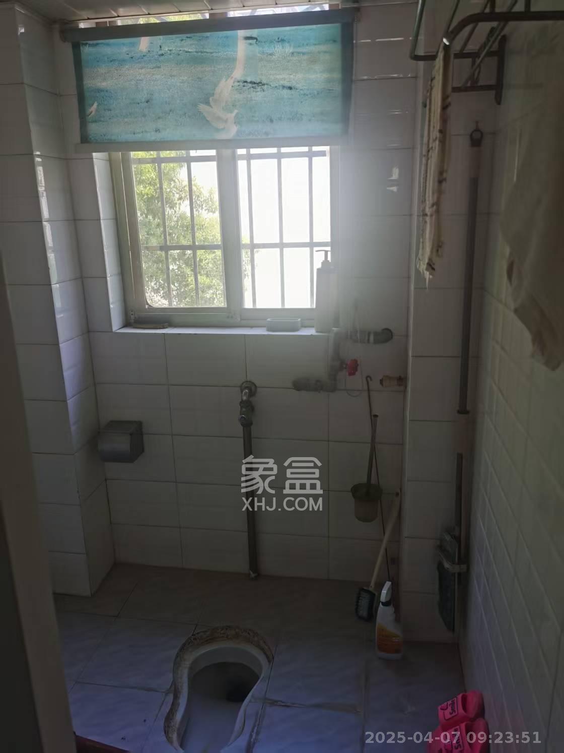 南明苑西区 4室2厅2卫 2800.0元/月 南明苑西区 4室2厅2卫 2800.0元/月室内图