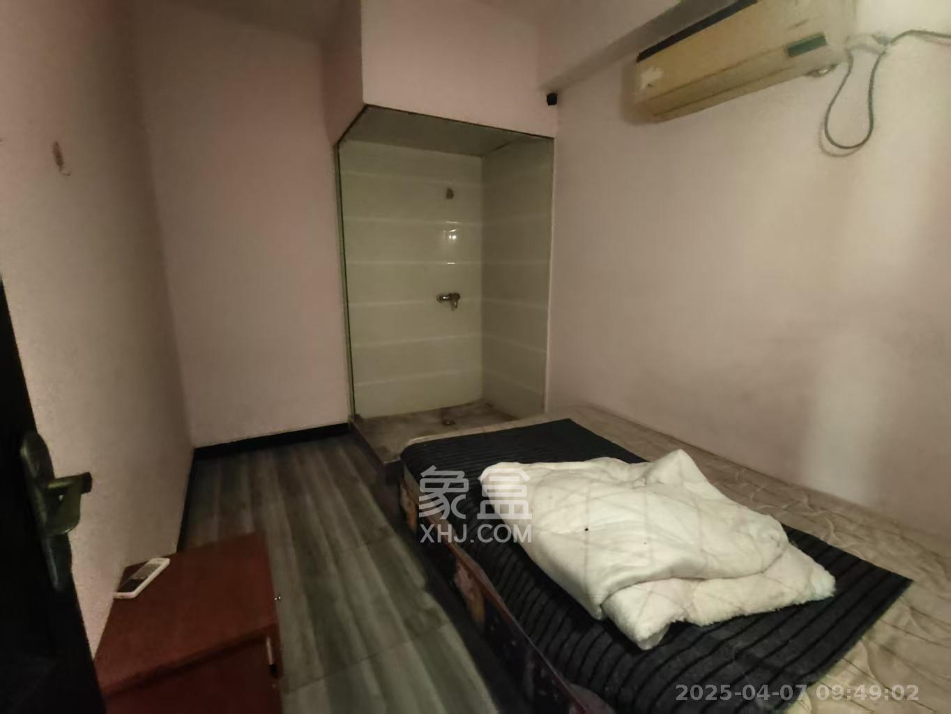 城南路散盘  4室1厅1卫    3200.0元/月 城南路散盘  4室1厅1卫    3200.0元/月室内图