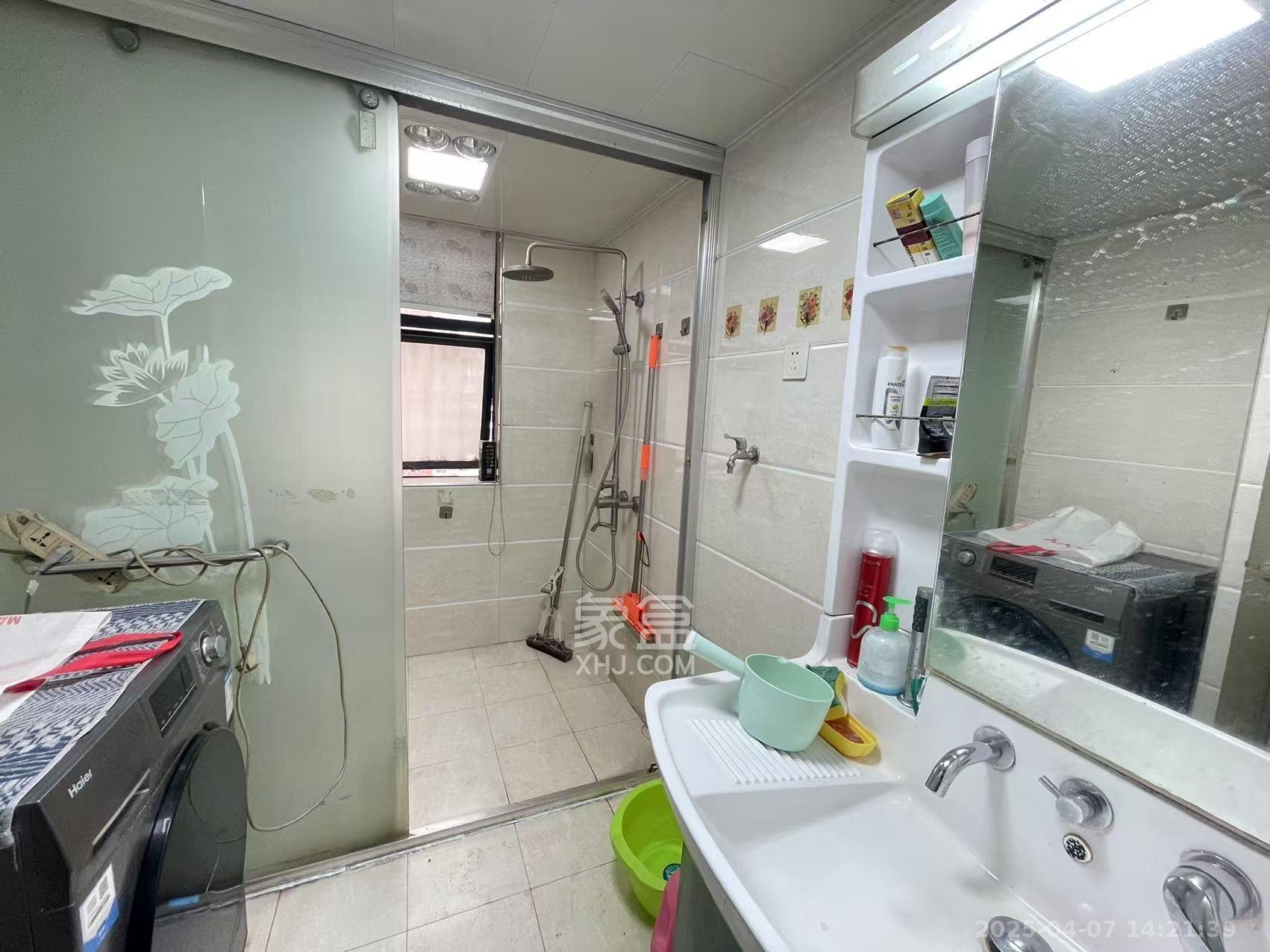 山水华景 3室2厅2卫 2500.0元/月 山水华景 3室2厅2卫 2500.0元/月室内图