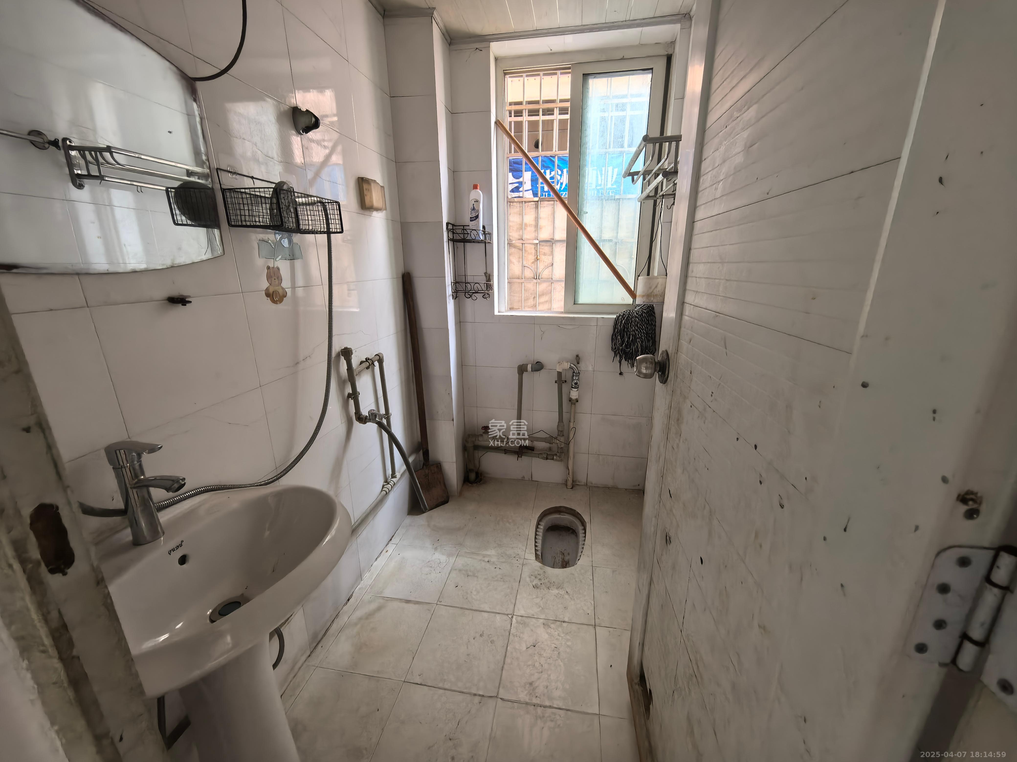 龙吉湾小区(龙瑞尚苑) 3室2厅1卫 1600.0元/月 龙吉湾小区(龙瑞尚苑) 3室2厅1卫 1600.0元/月室内图