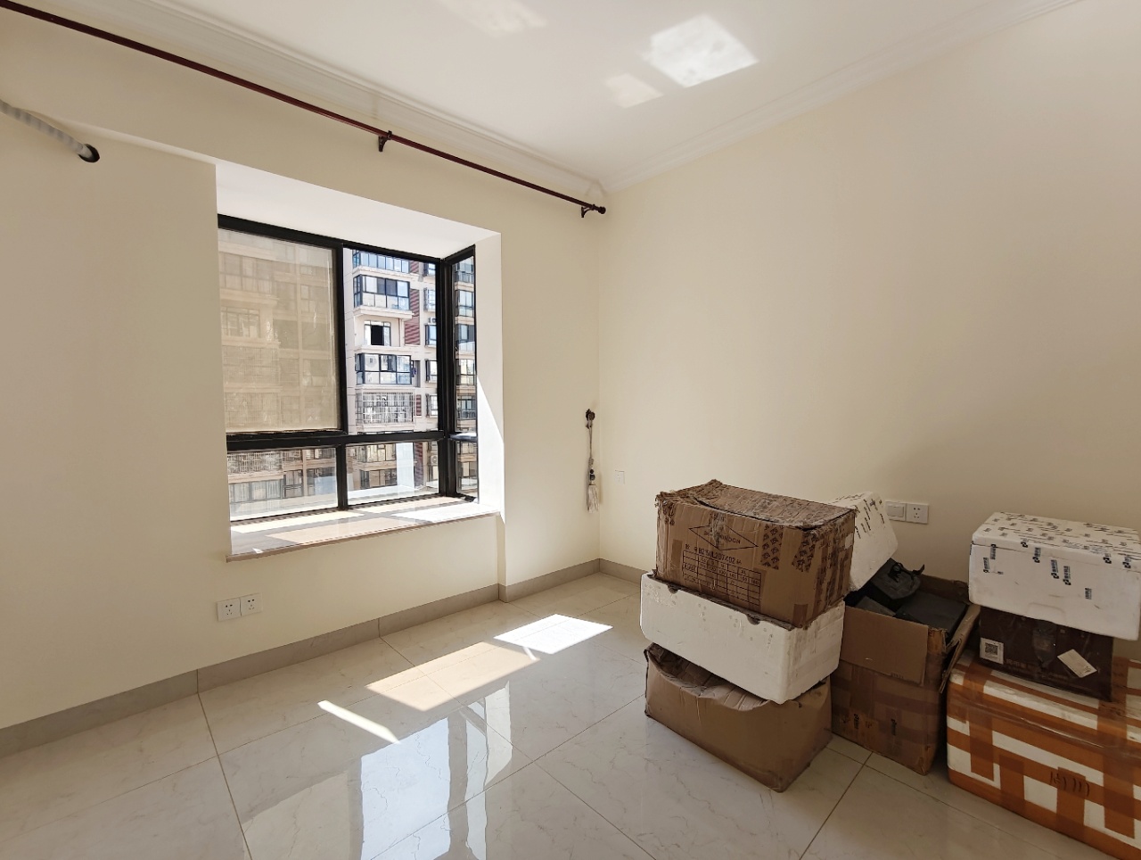 西海瑞园  3室2厅2卫    155.0万 西海瑞园  3室2厅2卫    155.0万室内图