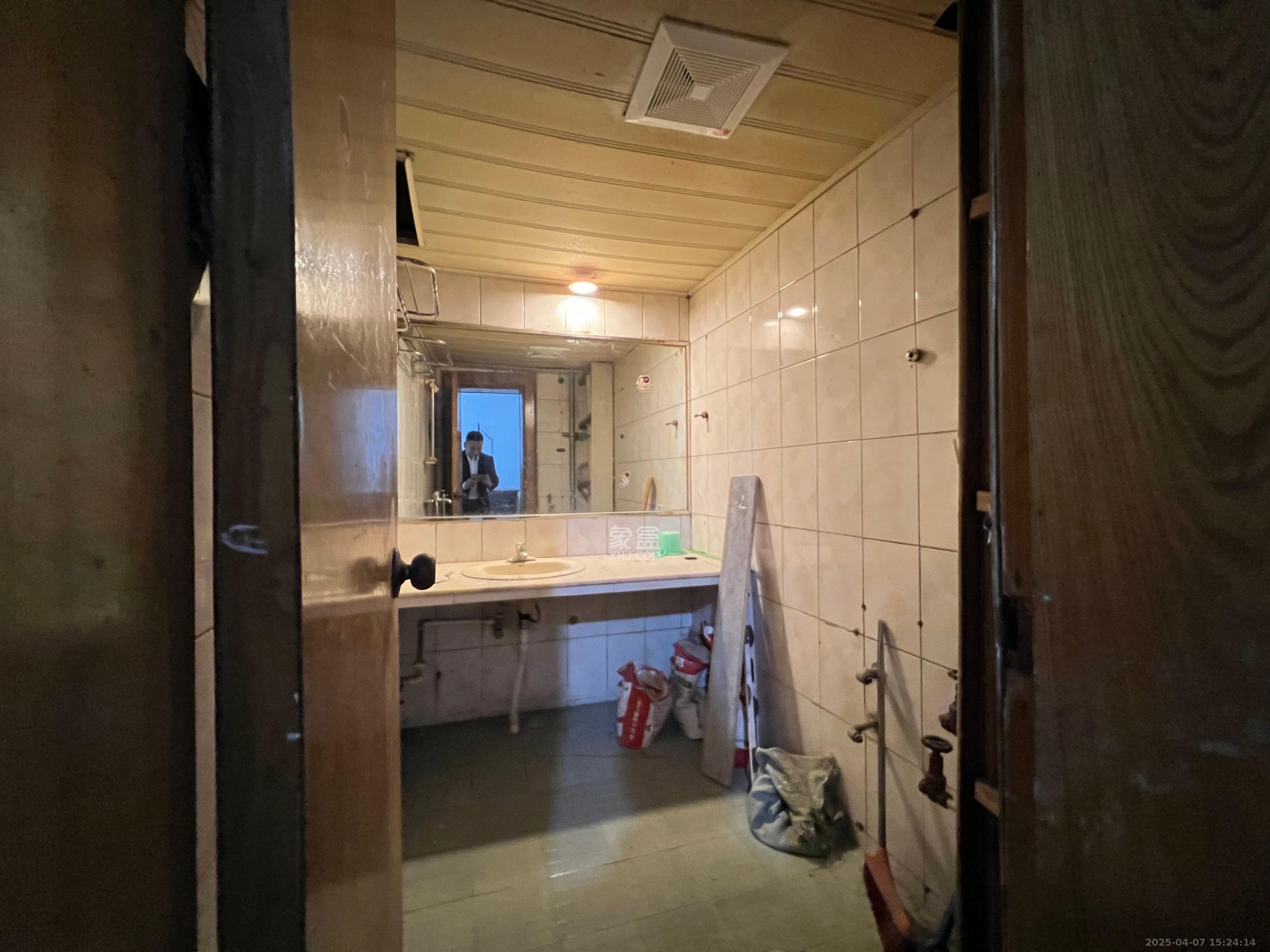 市建委宿舍 2室2厅1卫 2000.0元/月 市建委宿舍 2室2厅1卫 2000.0元/月室内图