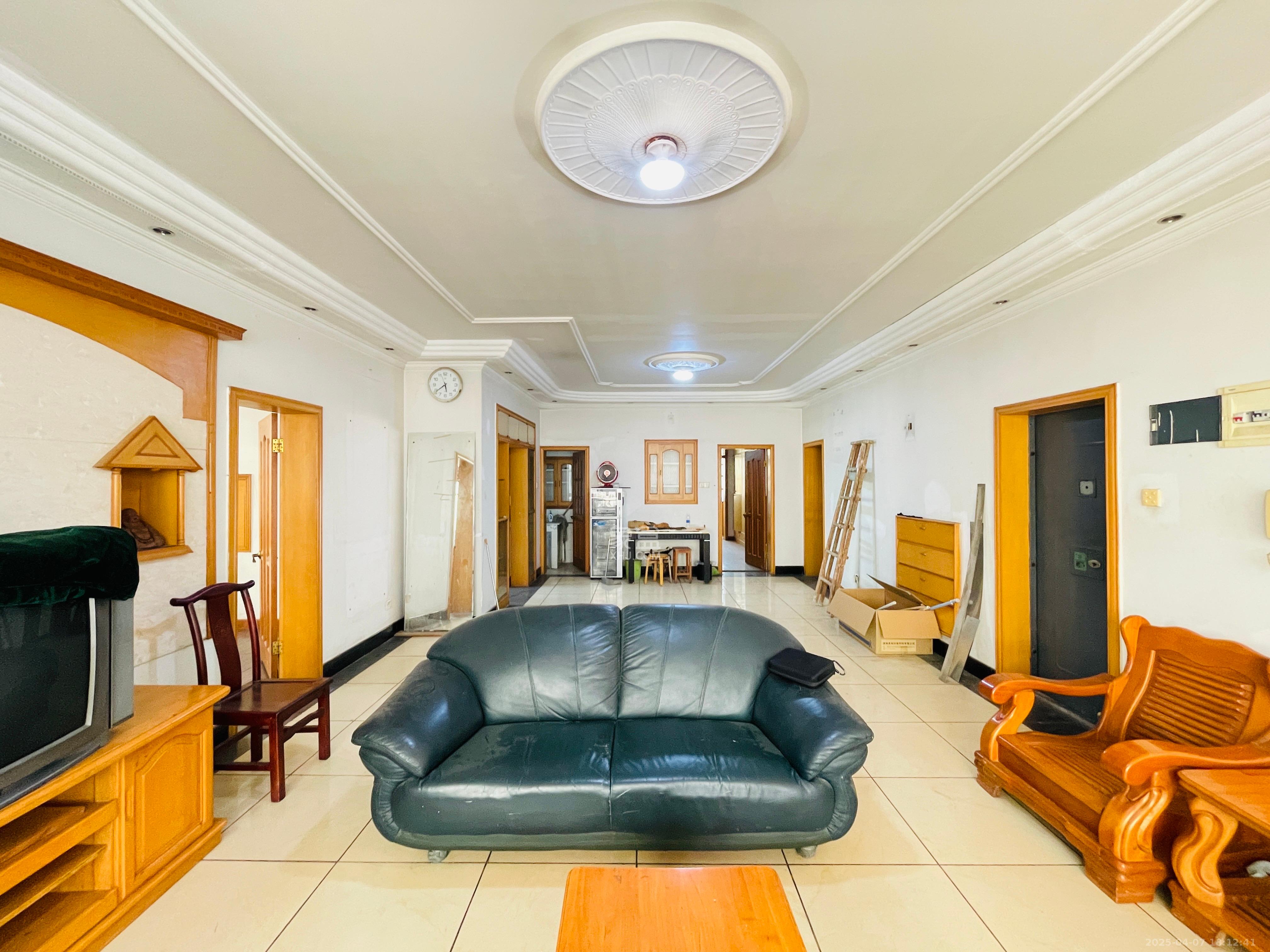 城投大厦  3室2厅2卫    2200.0元/月室内图