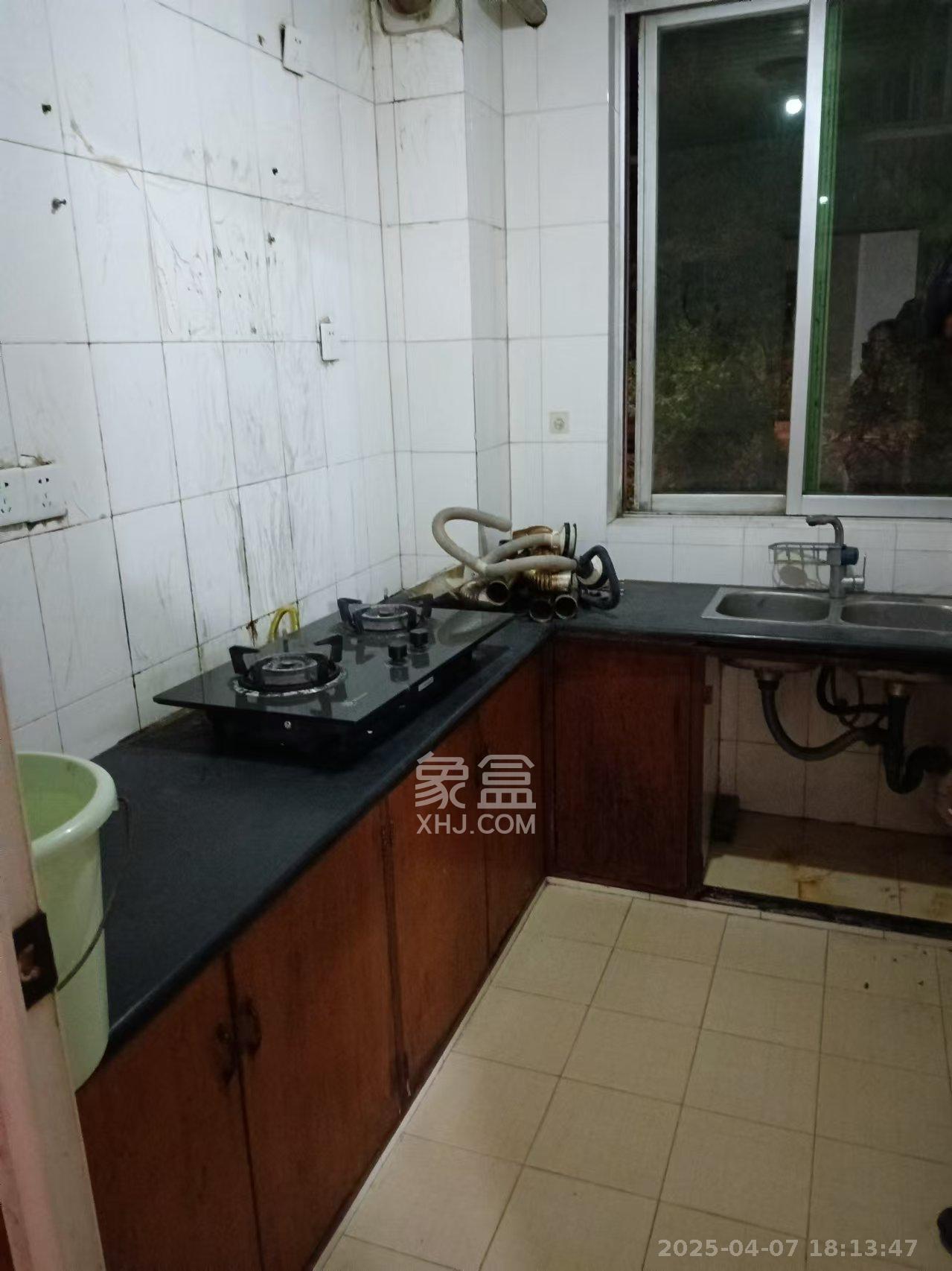 中南汽车世界 3室2厅1卫 1400.0元/月 中南汽车世界 3室2厅1卫 1400.0元/月室内图