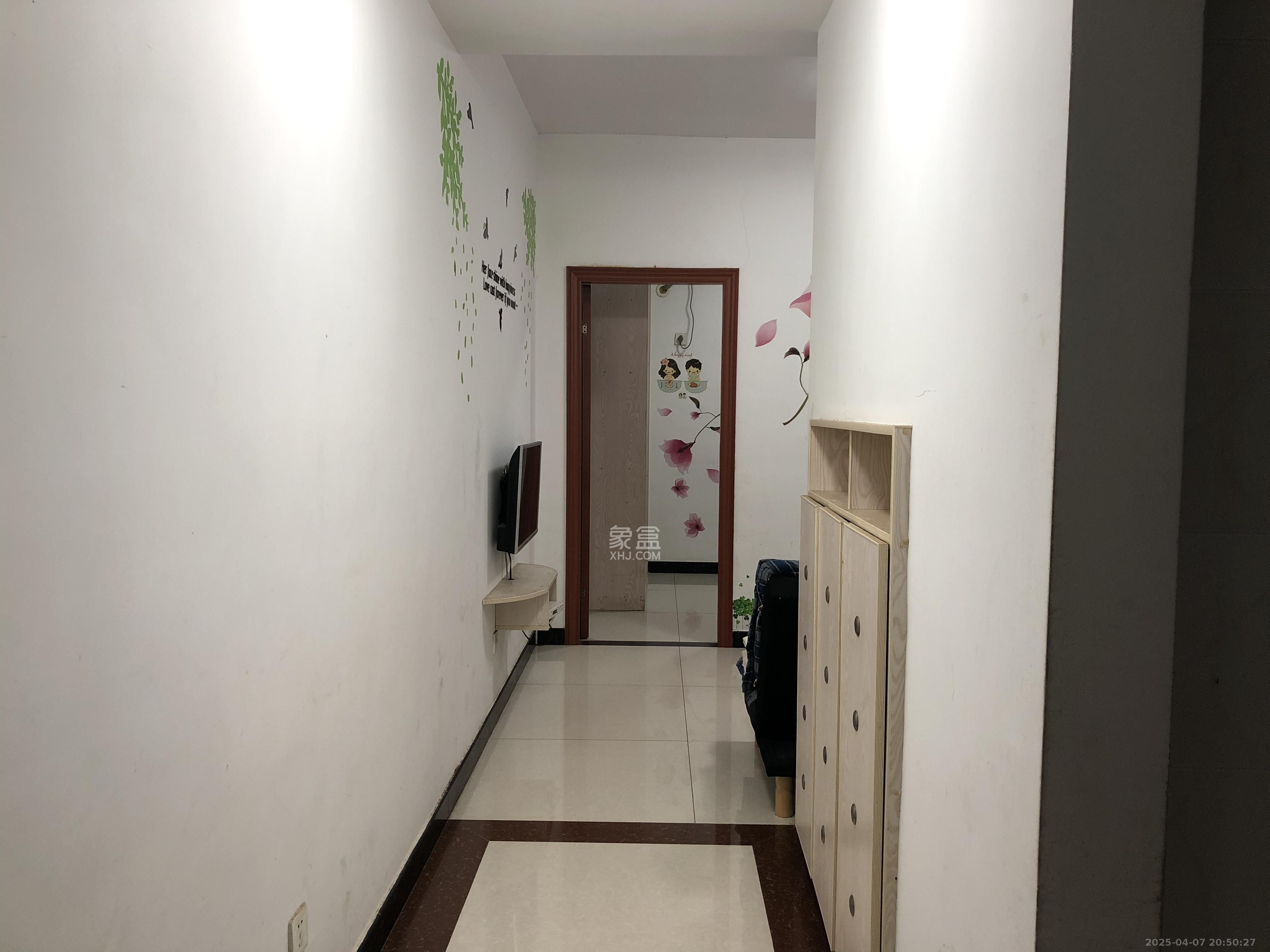 新城新世界一二三期  1室1厅1卫   1700.00元/月室内图