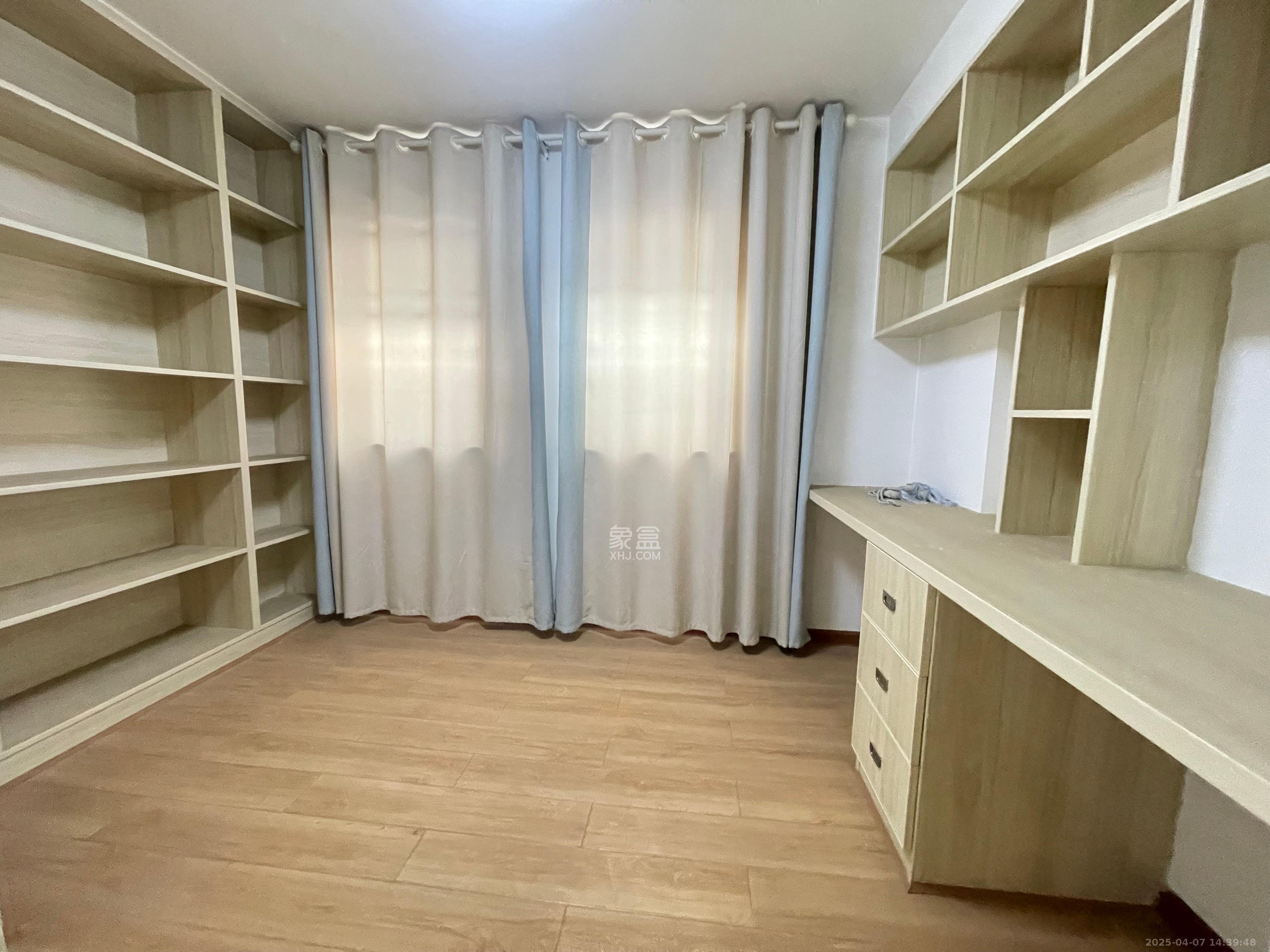 山语城三期  3室2厅2卫   2200.00元/月室内图