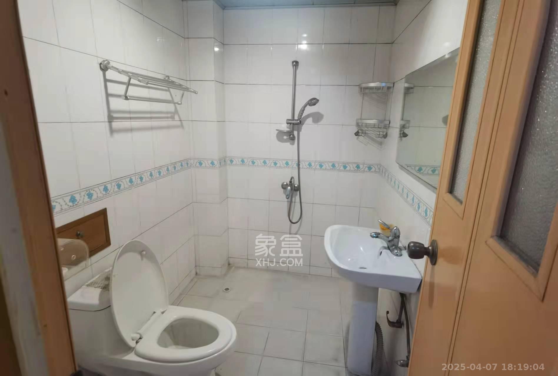 东南明苑 3室2厅2卫 2000.0元/月 东南明苑 3室2厅2卫 2000.0元/月室内图