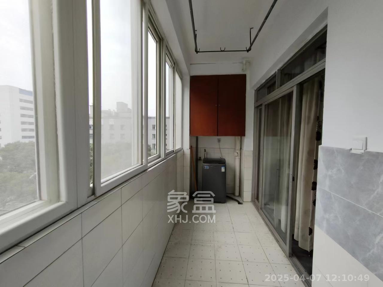 竹园公寓 3室2厅2卫 2700.0元/月 竹园公寓 3室2厅2卫 2700.0元/月室内图