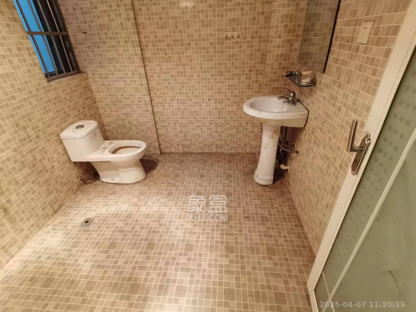 银港水晶城  4室2厅2卫   2700.00元/月室内图