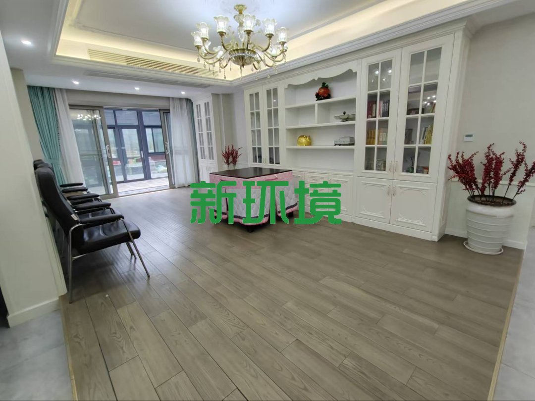 丽景天下二期  5室2厅2卫   205.00万客厅